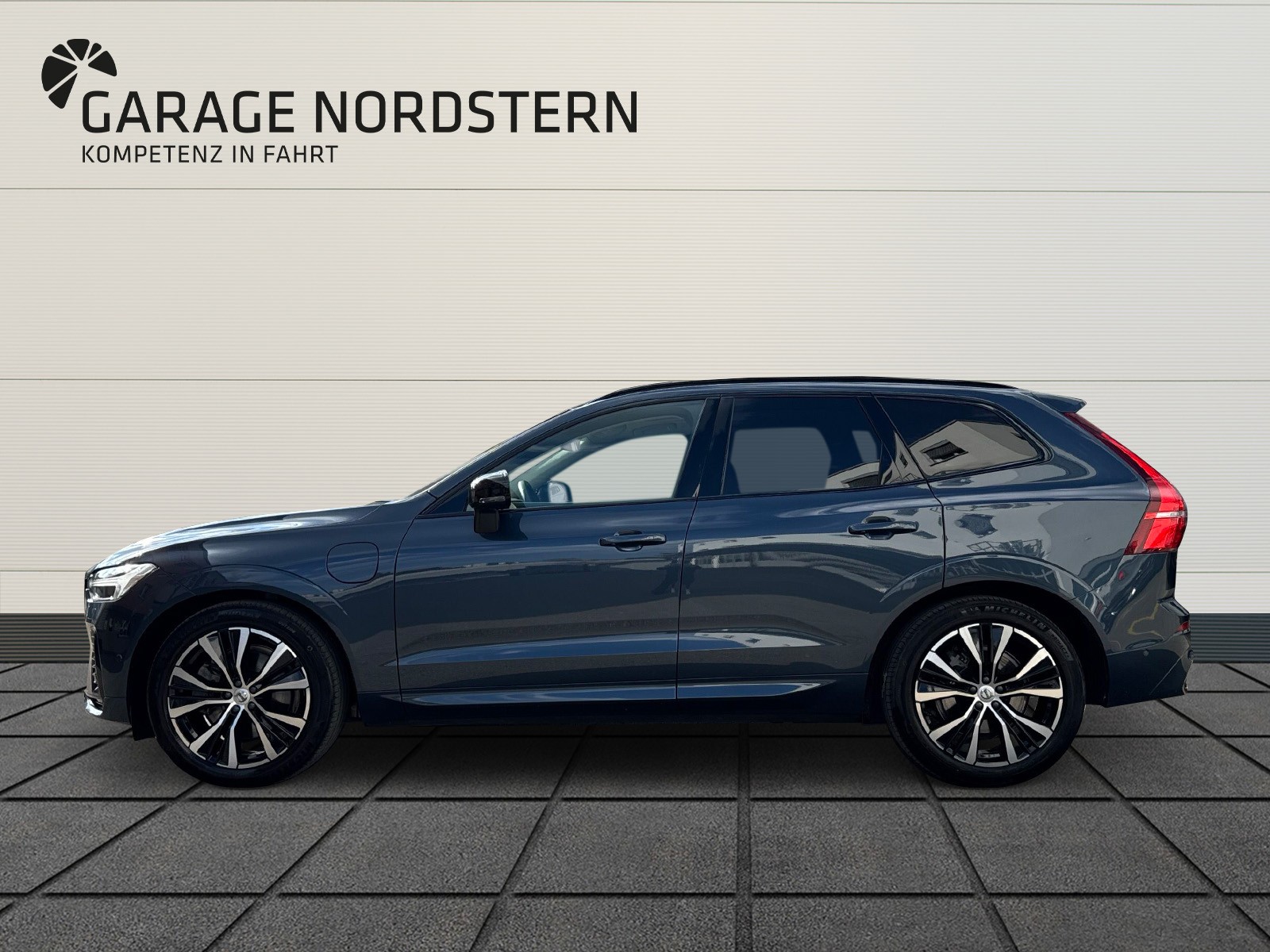 VOLVO XC60 2.0 T6 TE Ultimate Dark eAWD-showroom-element-1