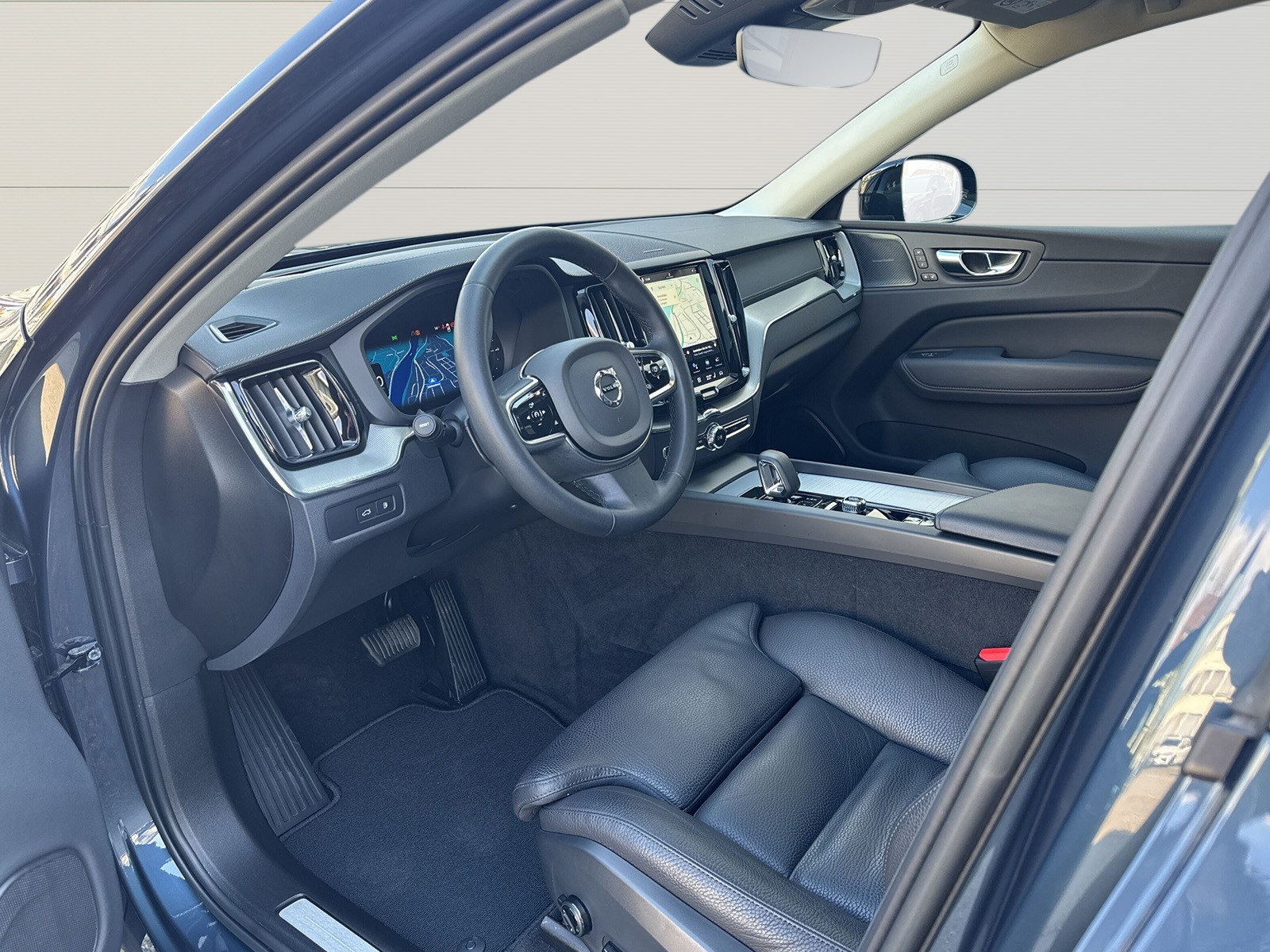 VOLVO XC60 2.0 T6 TE Ultimate Dark eAWD-image-6