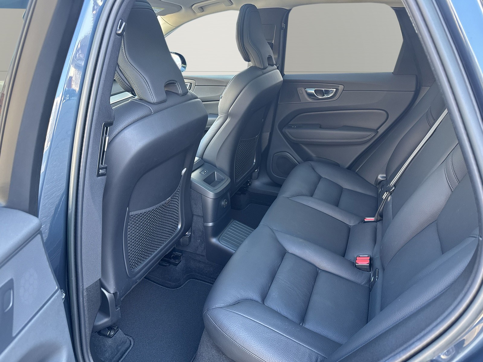 VOLVO XC60 2.0 T6 TE Ultimate Dark eAWD-image-9