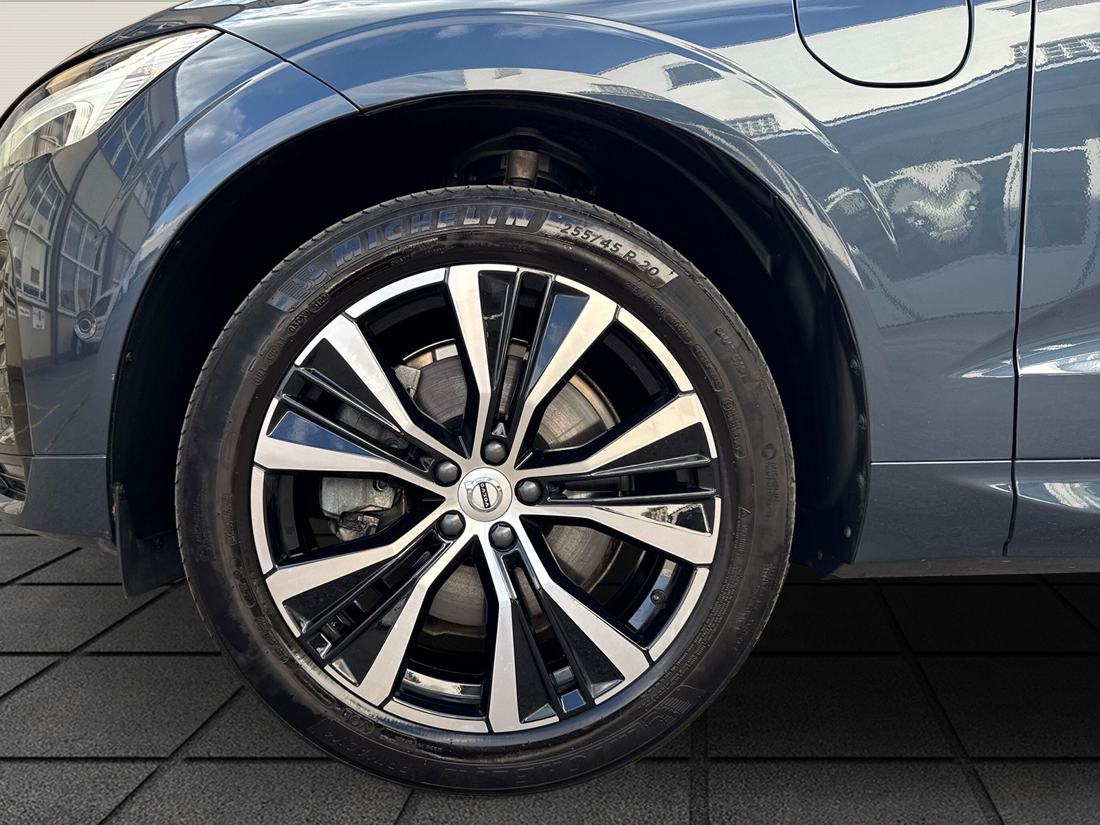 VOLVO XC60 2.0 T6 TE Ultimate Dark eAWD-image-4