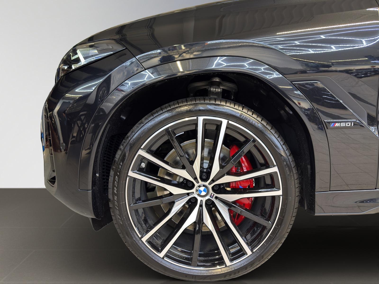 BMW X6 M60i-showroom-element-2