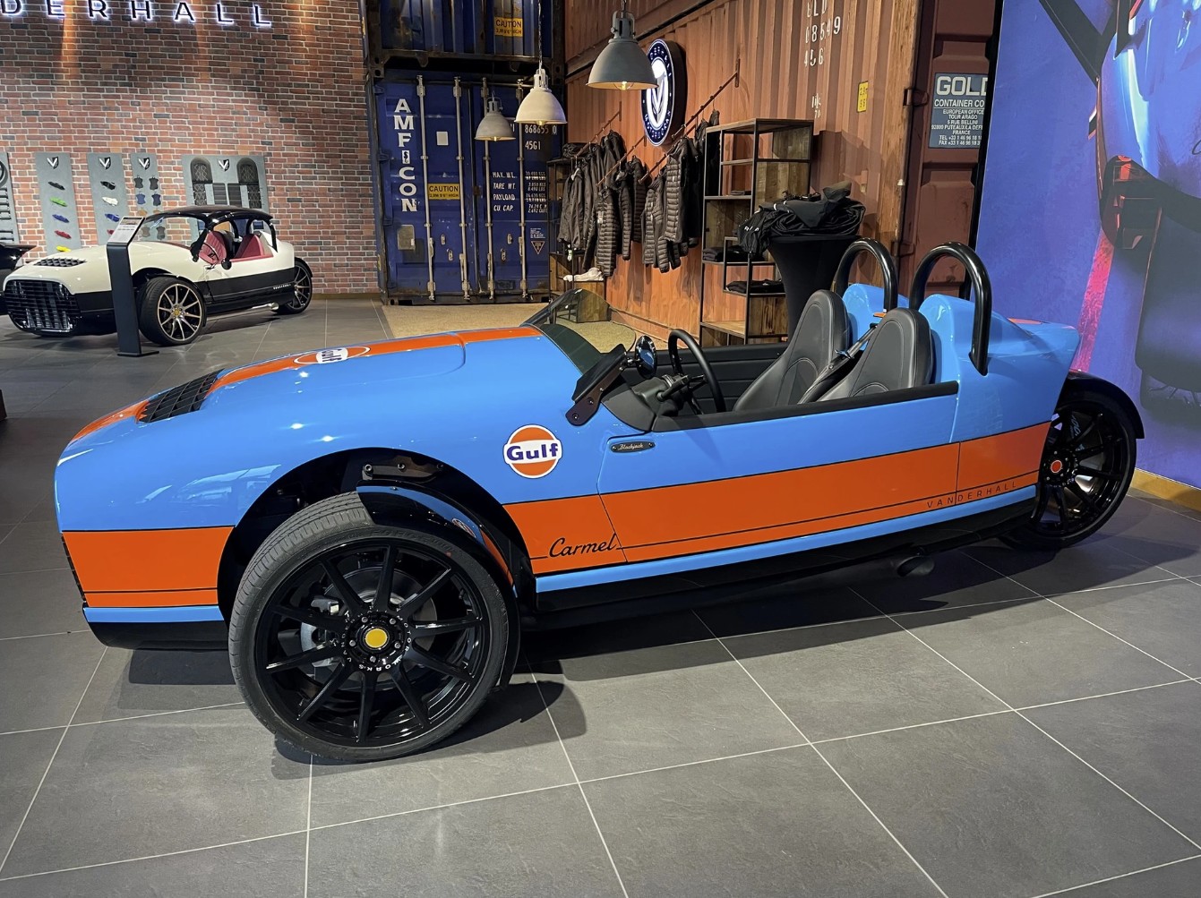 VANDERHALL Carmel Black Jack-showroom-element-1