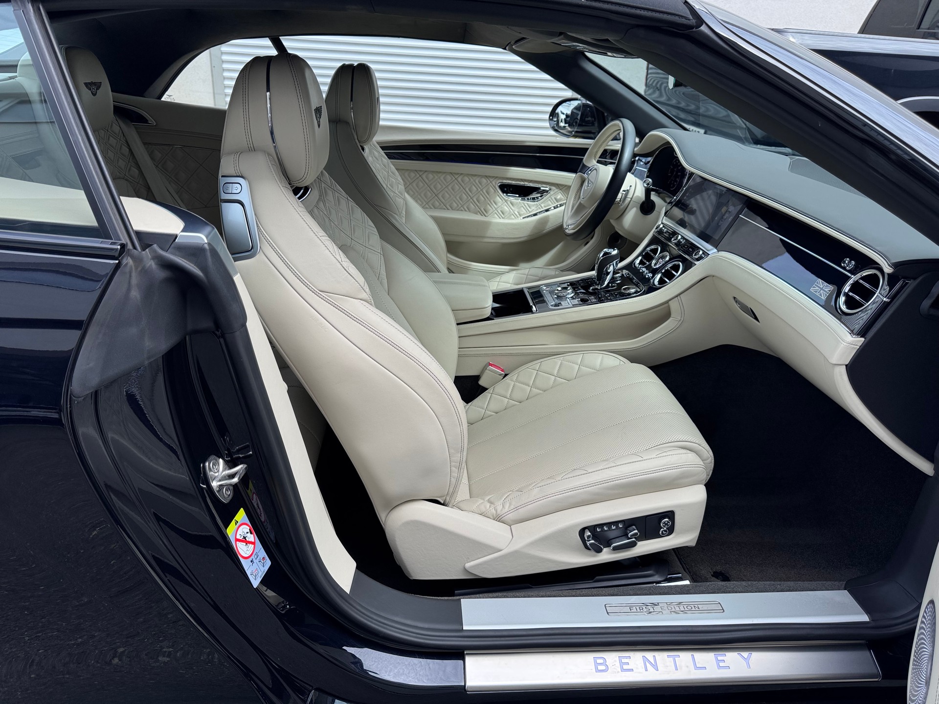 BENTLEY Continental GTC 6.0 W12-image-12
