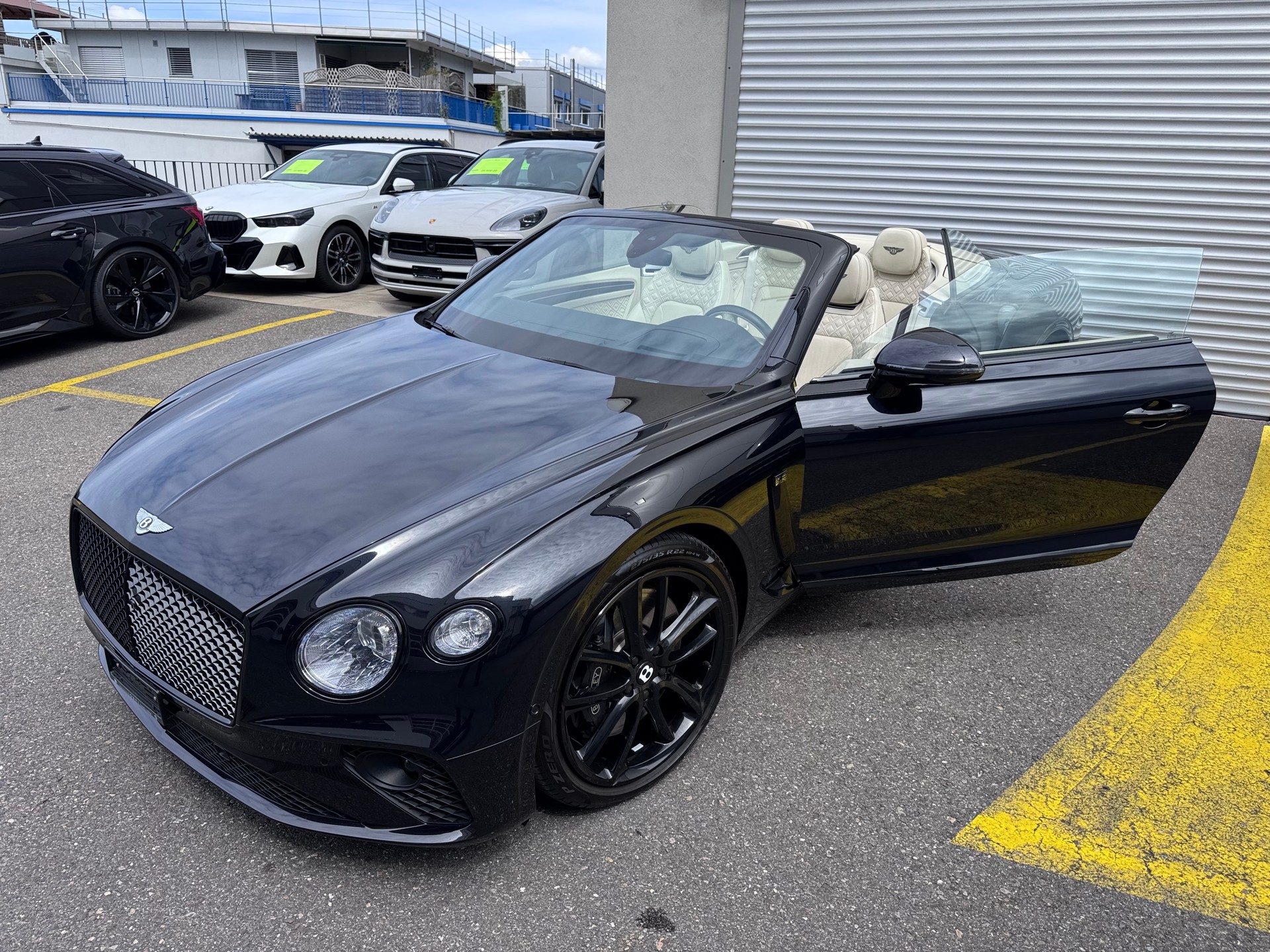 BENTLEY Continental GTC 6.0 W12-showroom-element-3