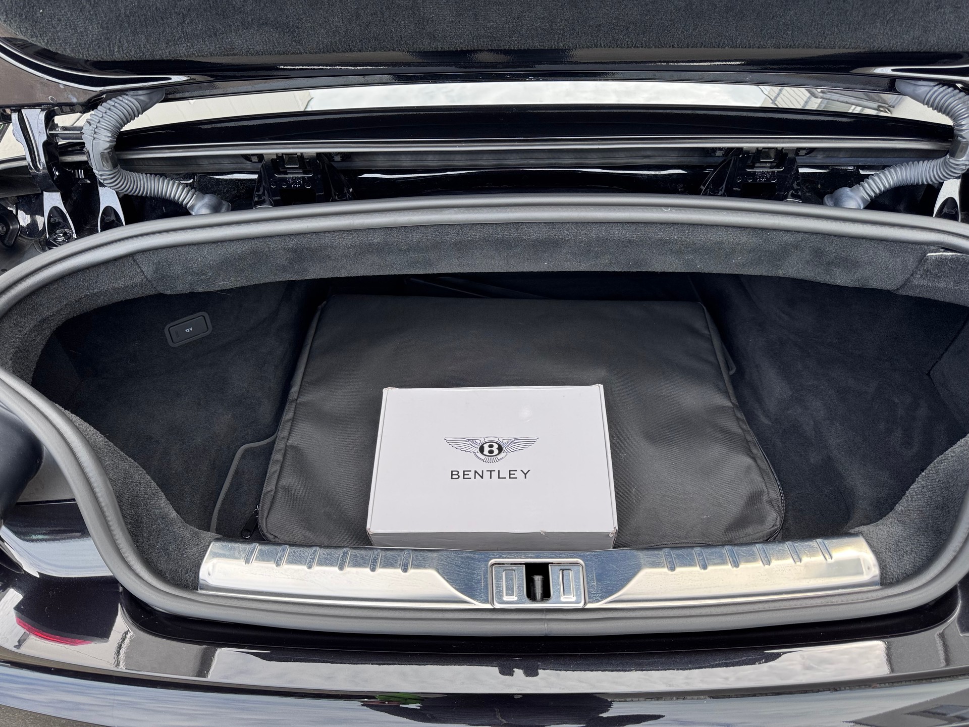 BENTLEY Continental GTC 6.0 W12-image-16