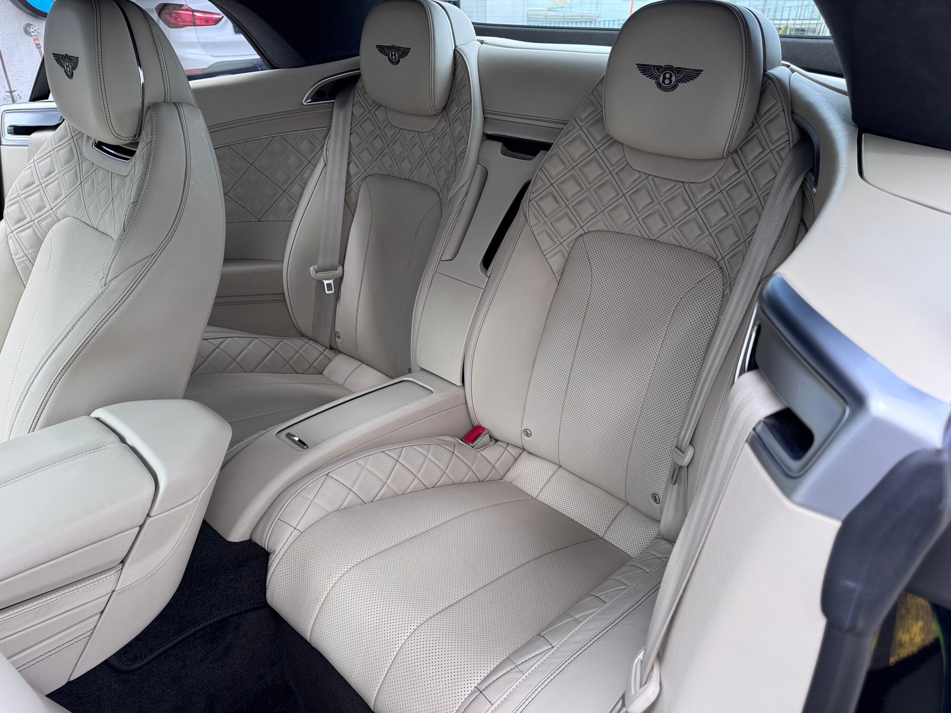 BENTLEY Continental GTC 6.0 W12-image-13