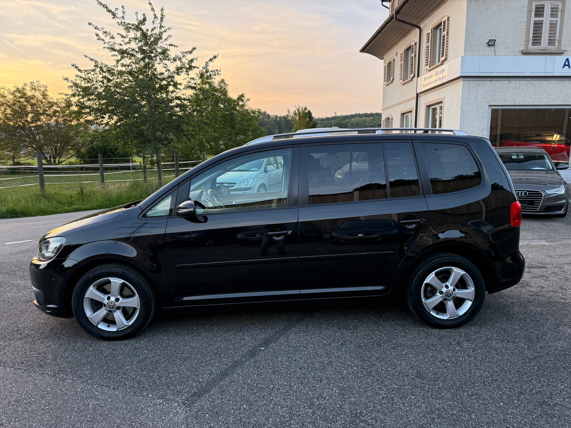 VW Touran 1.4 TSI Highline DSG-showroom-element-1