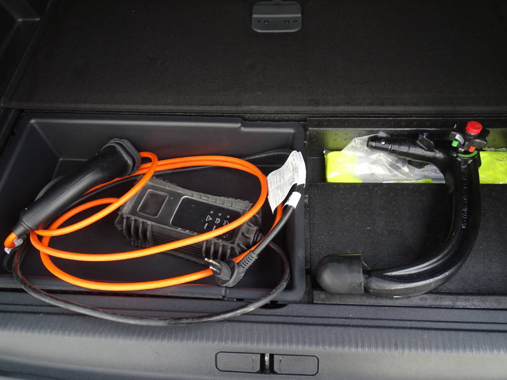 PEUGEOT 3008 1.6 Plug-in Hybrid4 GT-image-15