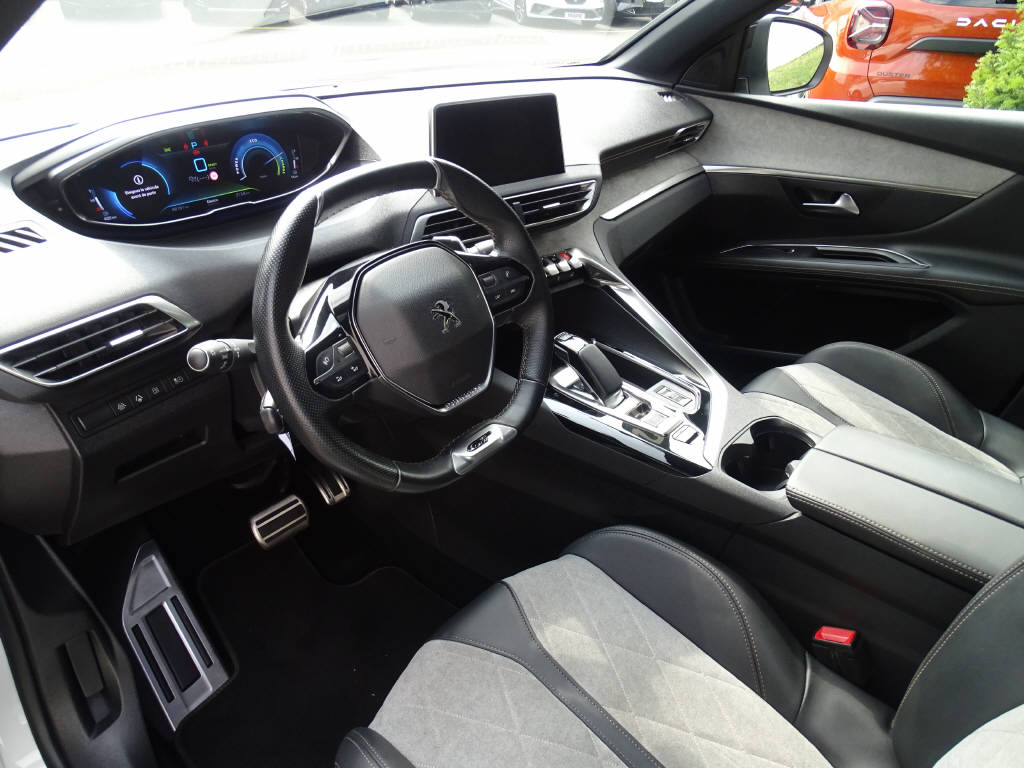 PEUGEOT 3008 1.6 Plug-in Hybrid4 GT-image-4
