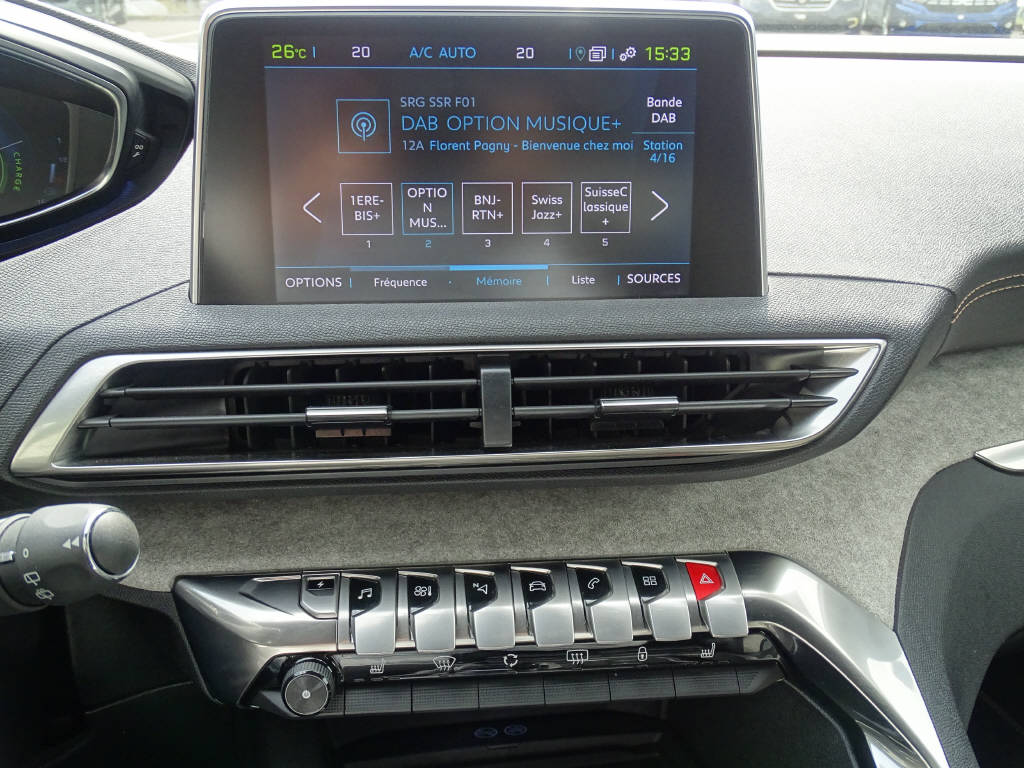 PEUGEOT 3008 1.6 Plug-in Hybrid4 GT-image-11