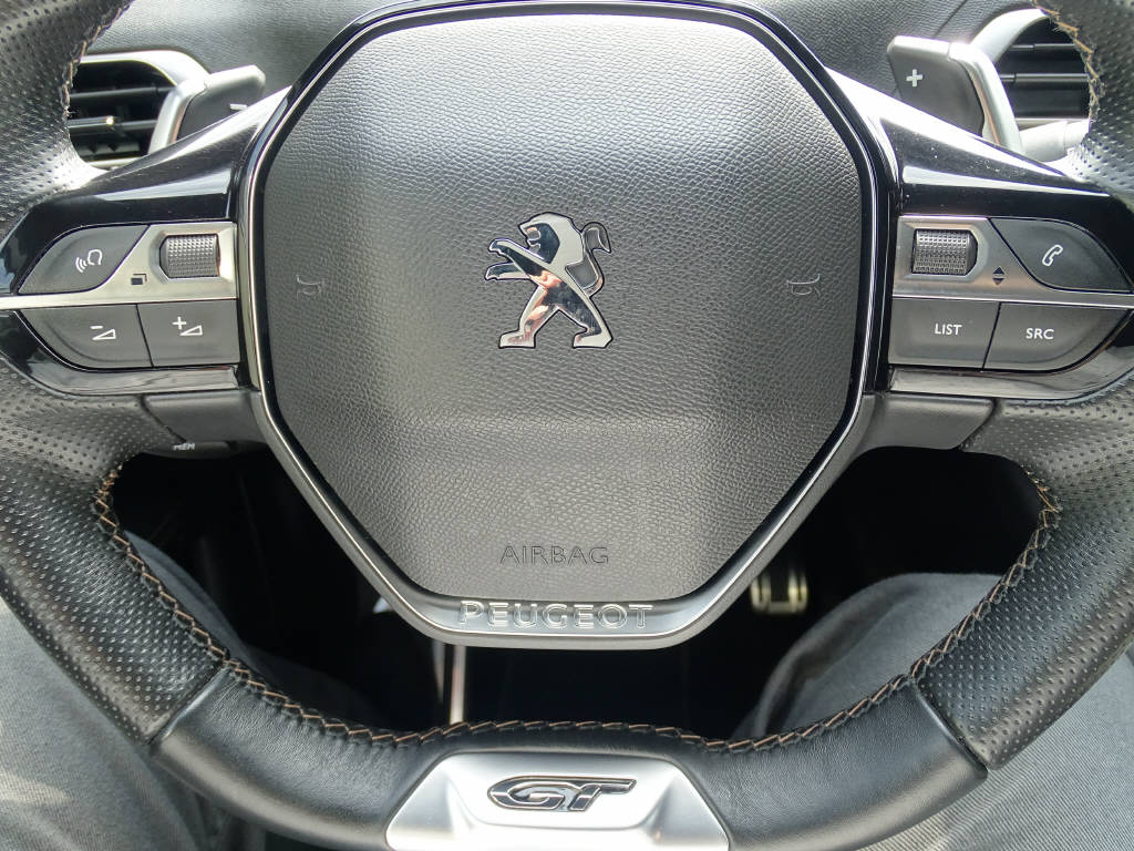 PEUGEOT 3008 1.6 Plug-in Hybrid4 GT-image-9