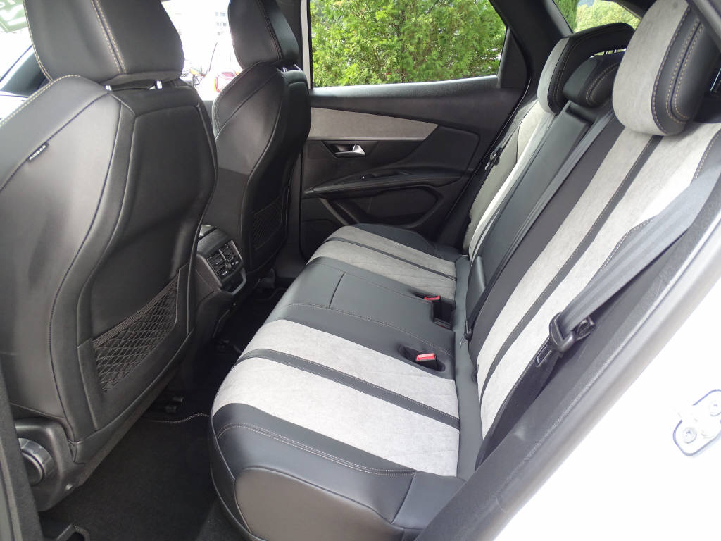 PEUGEOT 3008 1.6 Plug-in Hybrid4 GT-image-6