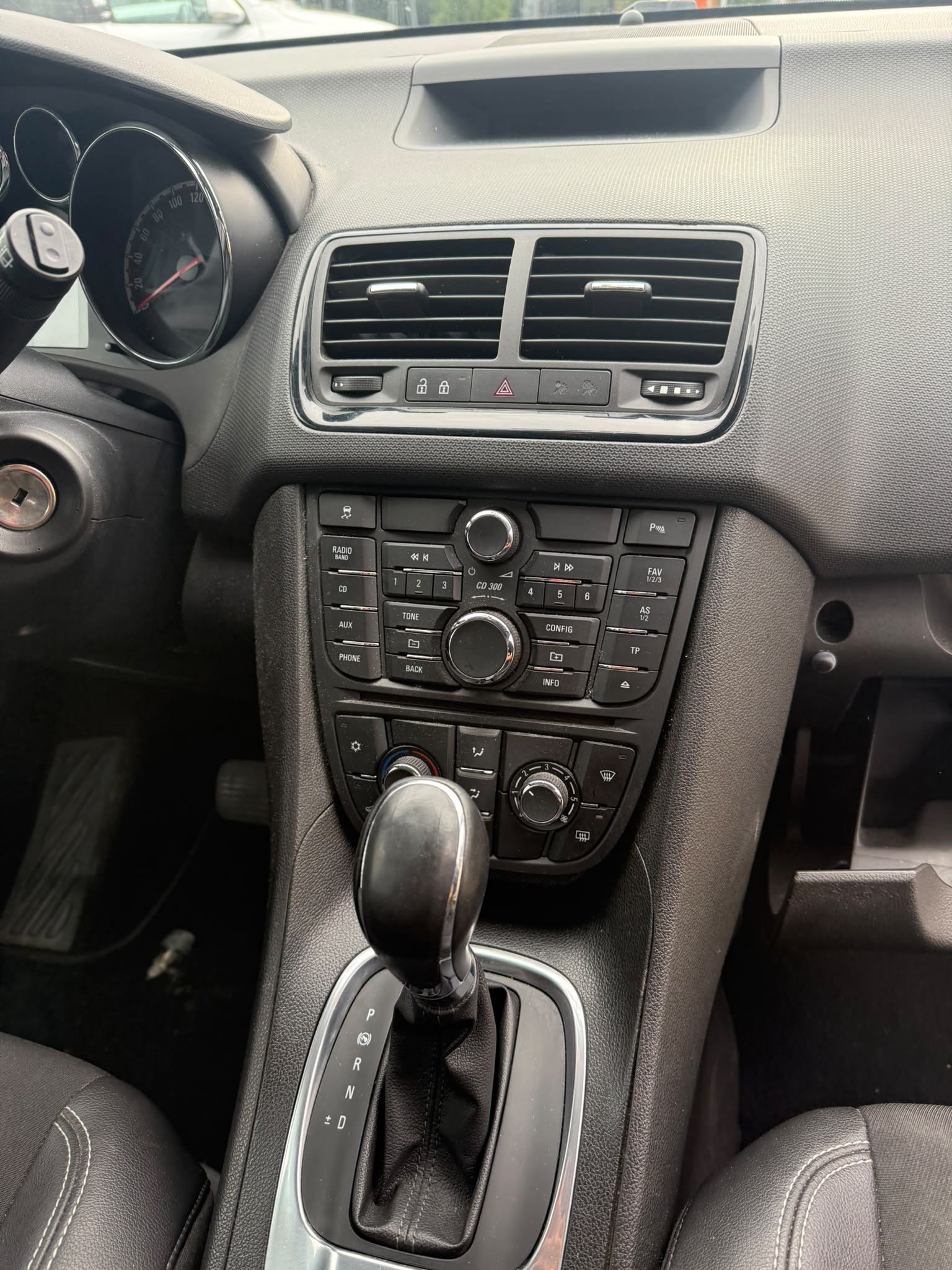 OPEL Meriva 1.4 Turbo Automatic-image-12