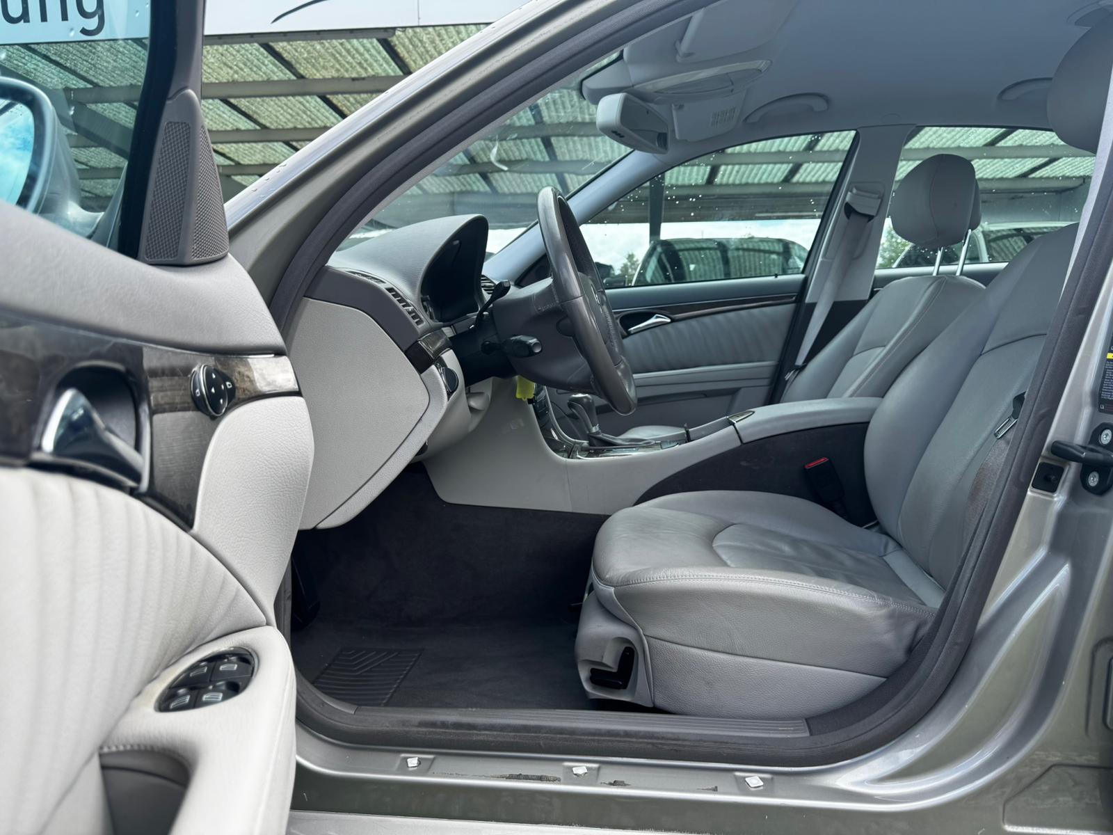 MERCEDES-BENZ E 280 Classic 4Matic Automatic-image-9