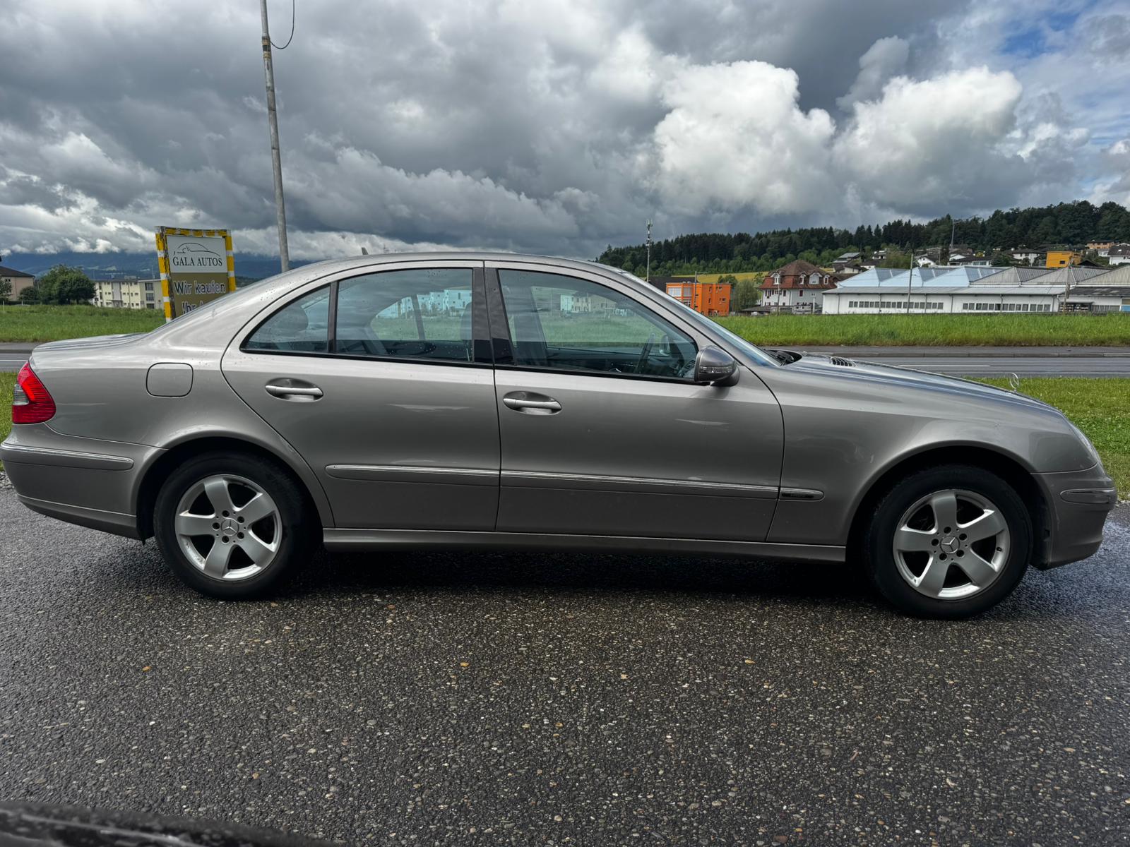 MERCEDES-BENZ E 280 Classic 4Matic Automatic-image-3