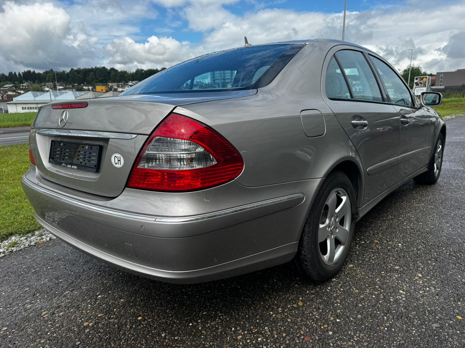 MERCEDES-BENZ E 280 Classic 4Matic Automatic-image-4