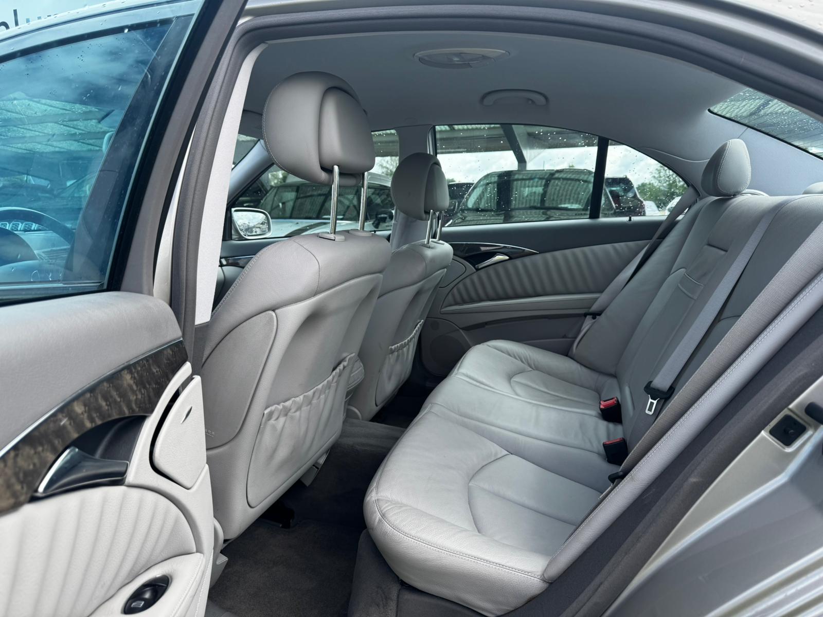 MERCEDES-BENZ E 280 Classic 4Matic Automatic-image-10