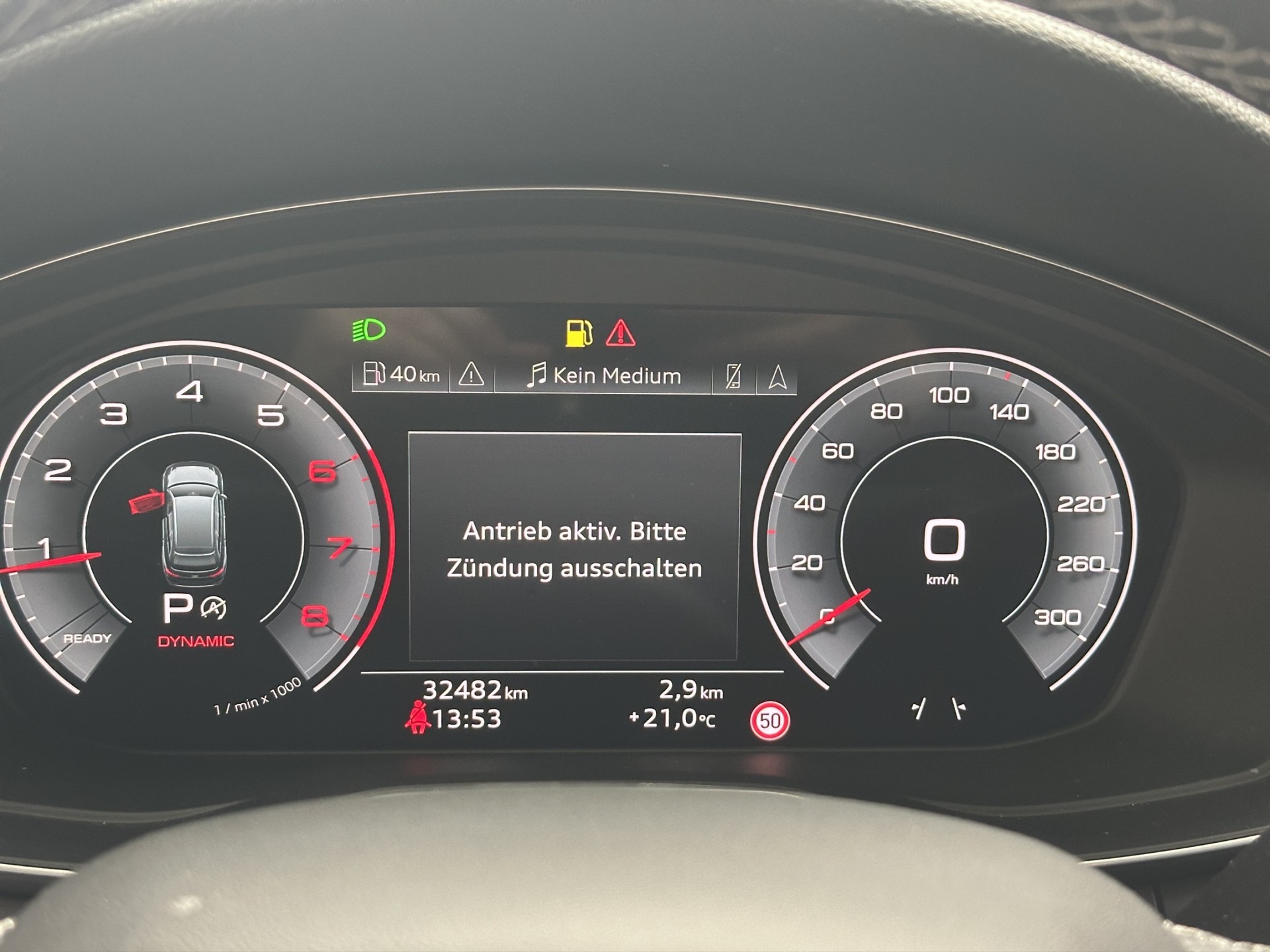 AUDI A4 Avant 40 TFSI S line S-tronic quattro S-Line-image-11