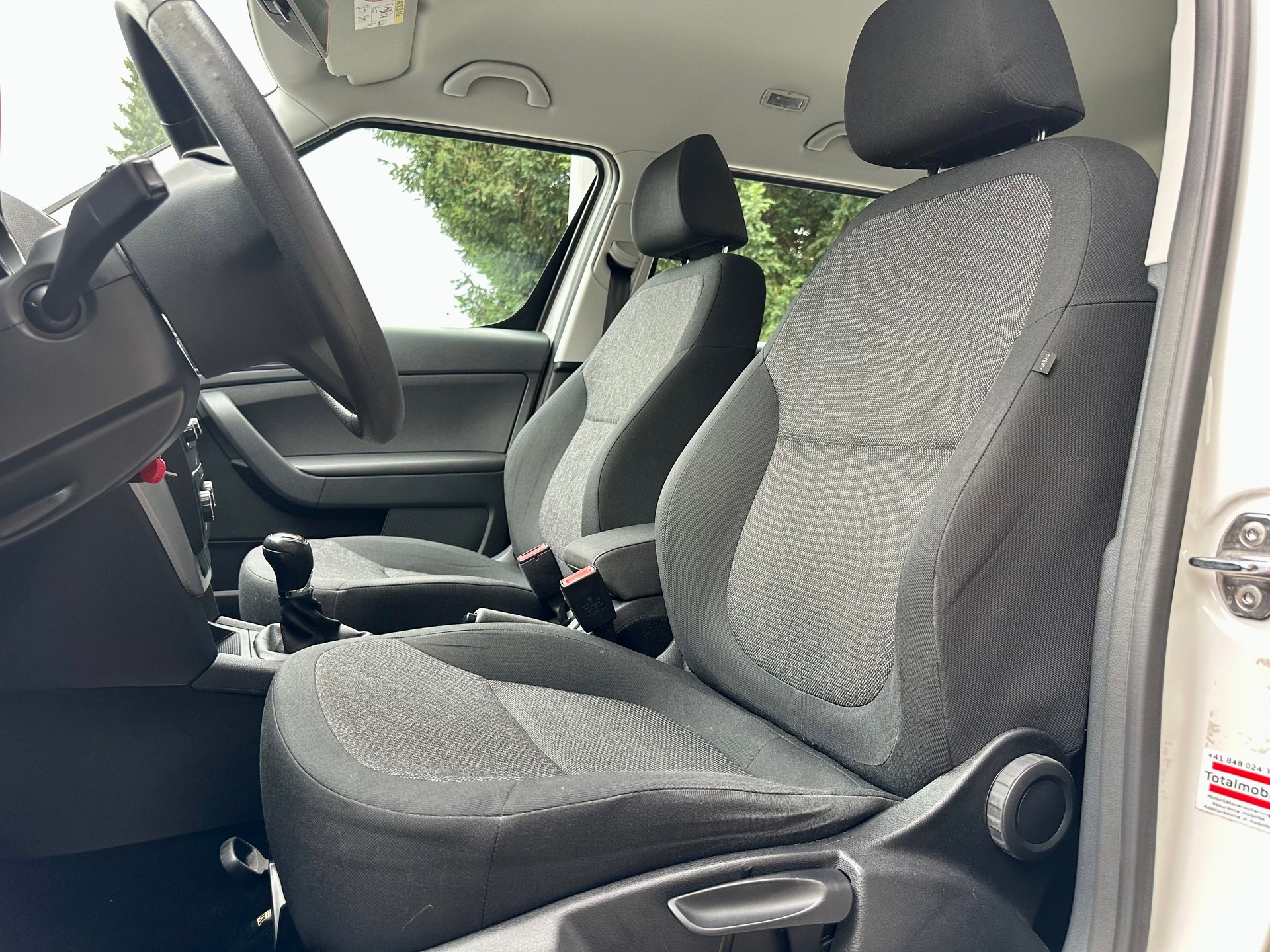 SKODA Yeti 2.0 TDI Active 4x4-image-8
