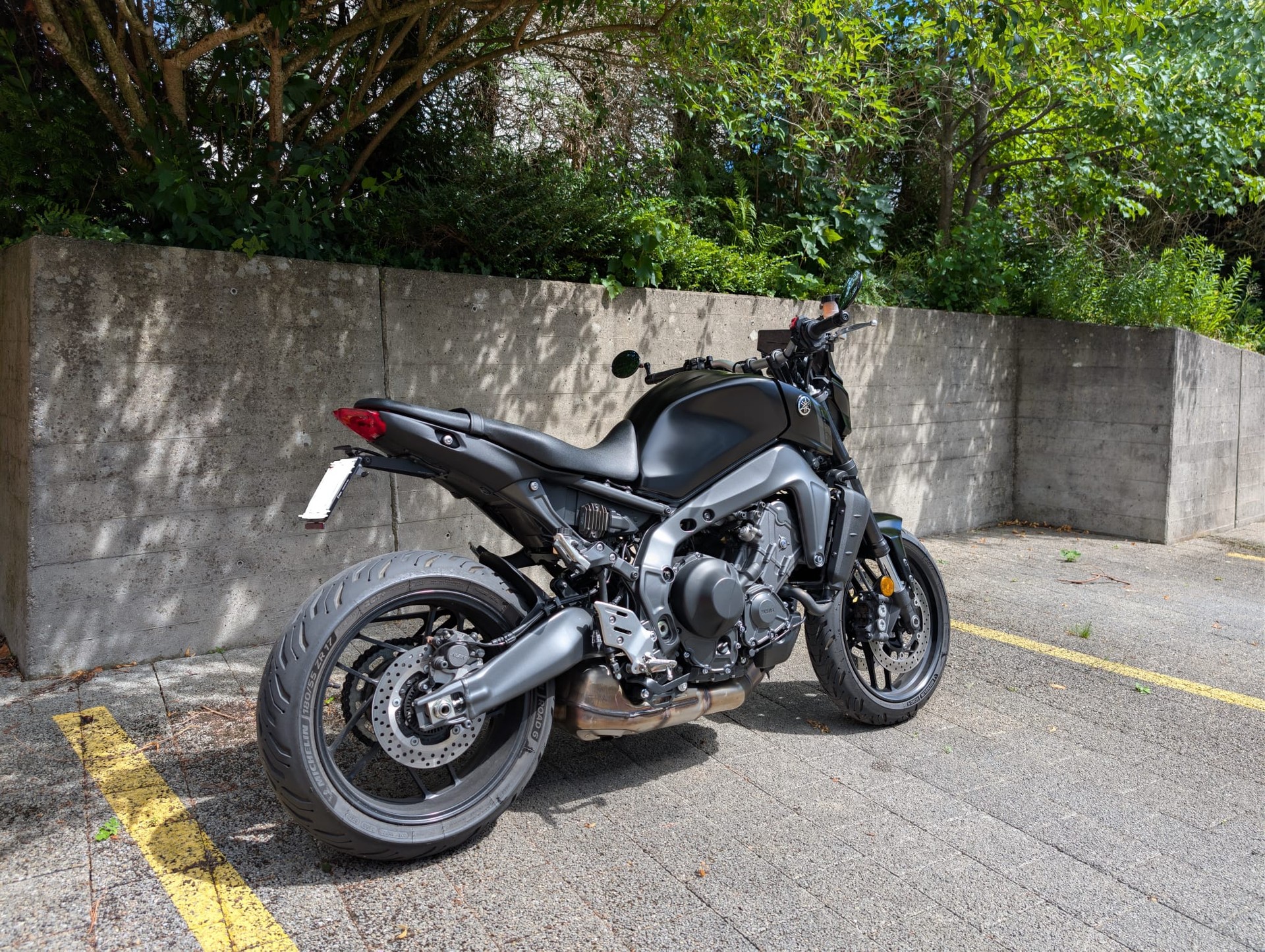 YAMAHA MT-09-image-1