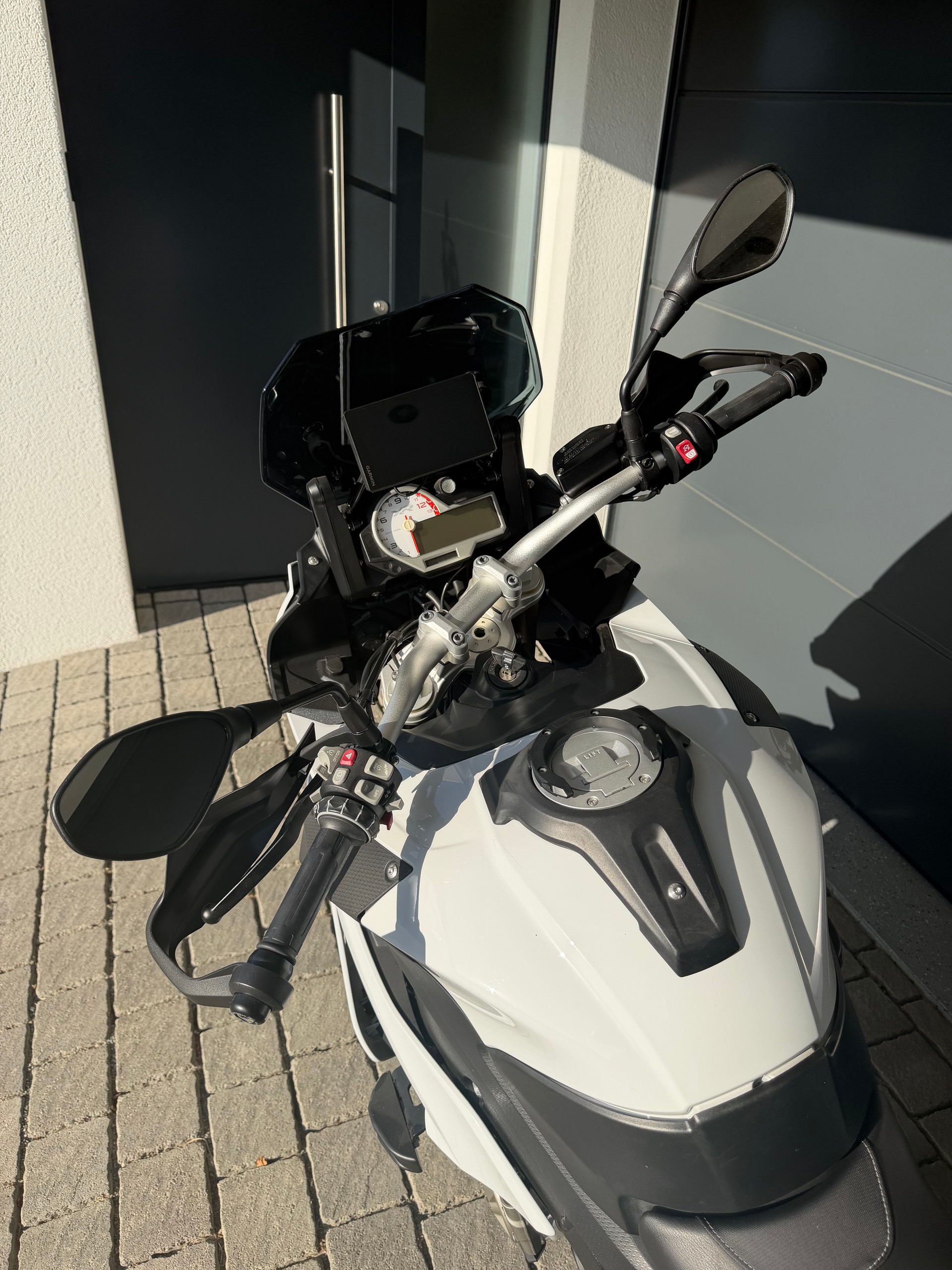 BMW S 1000 XR ABS-image-4
