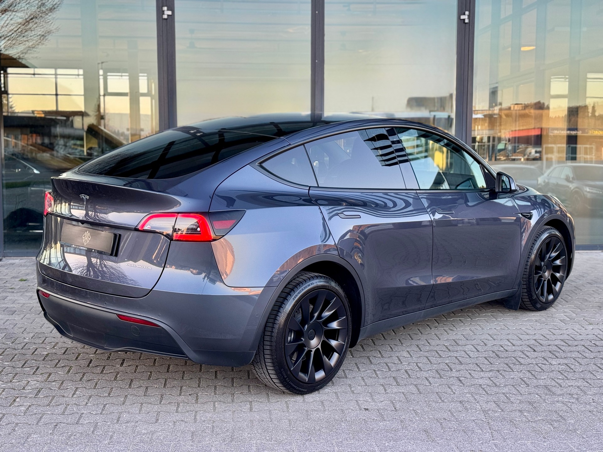 TESLA Model Y Long Range-image-5