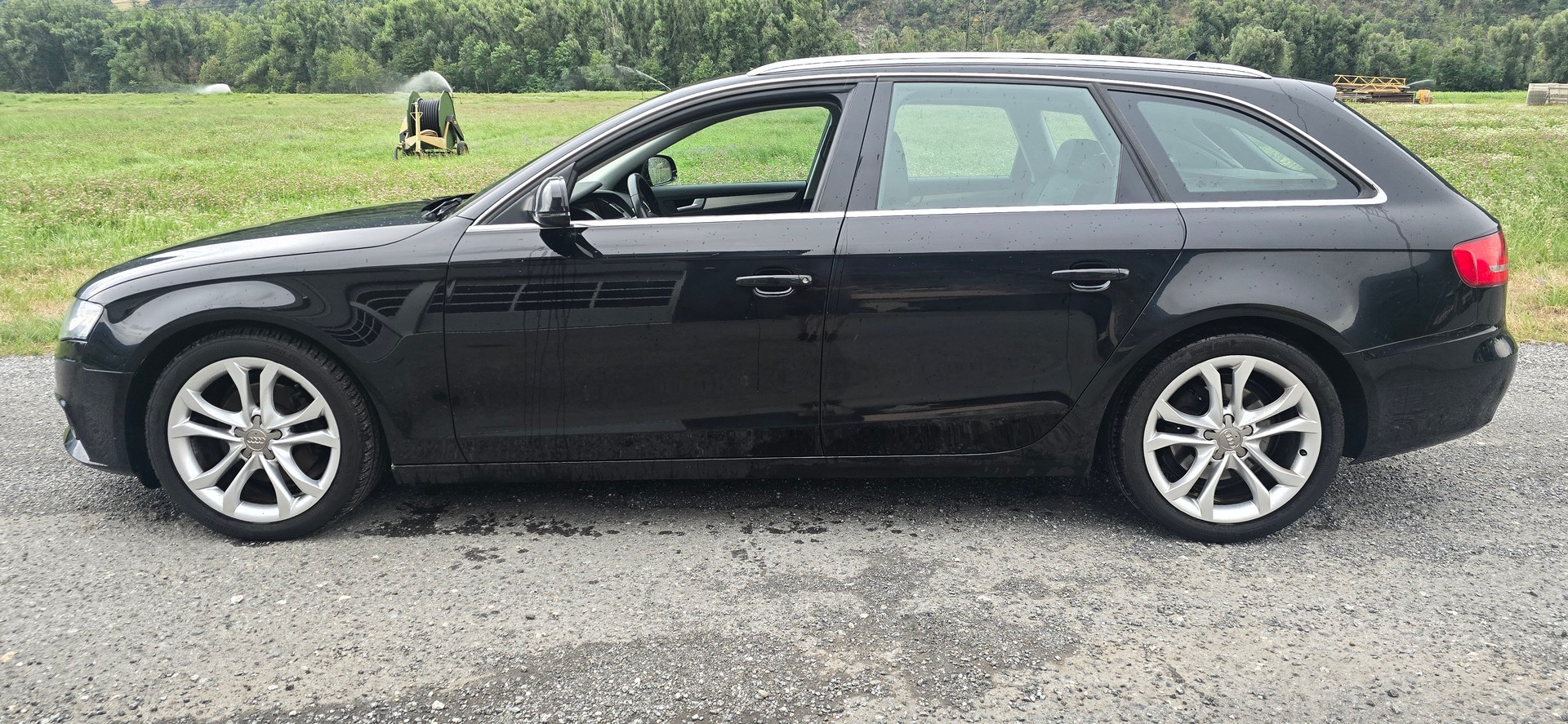 AUDI A4 Avant 2.0 TDI quattro-showroom-element-3