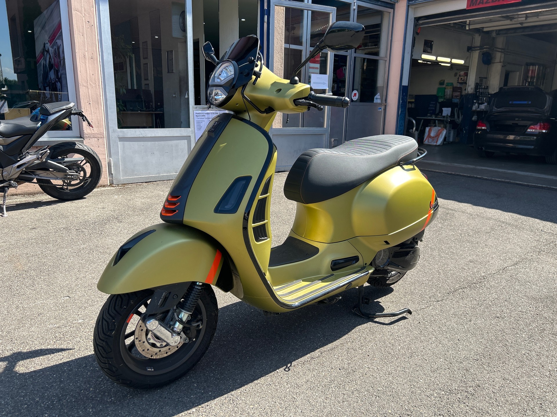 PIAGGIO Vespa GTS 300 Super Sport ABS-image-1
