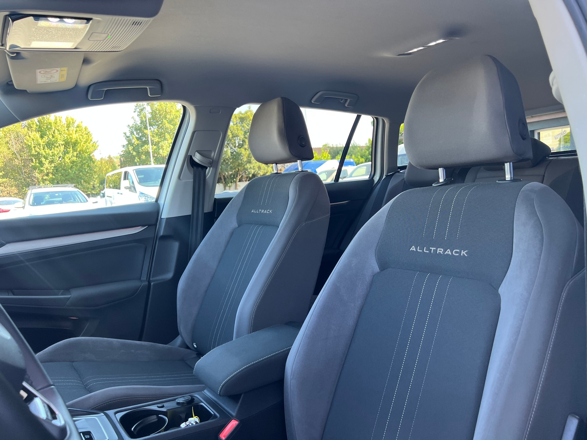 VW Golf VIII Variant 2.0 TDI Alltrack DSG 4motion-image-10