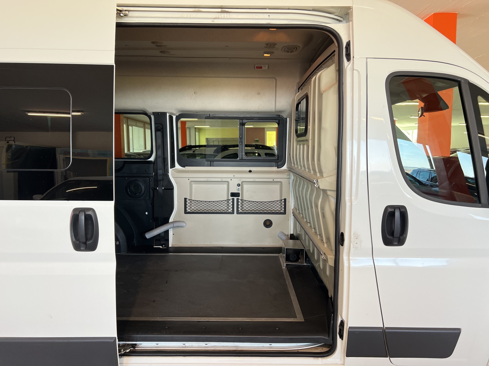 CITROEN Jumper 33 2.2 HDi 130 Attraction L2H2-image-9