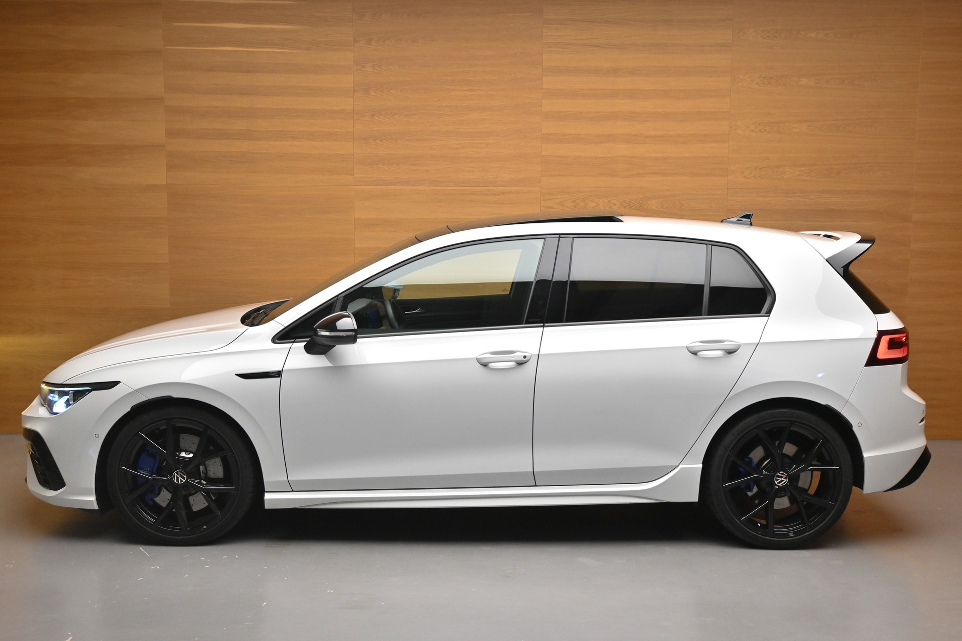 VW Golf VIII 2.0 TSI R DSG 4motion-showroom-element-3