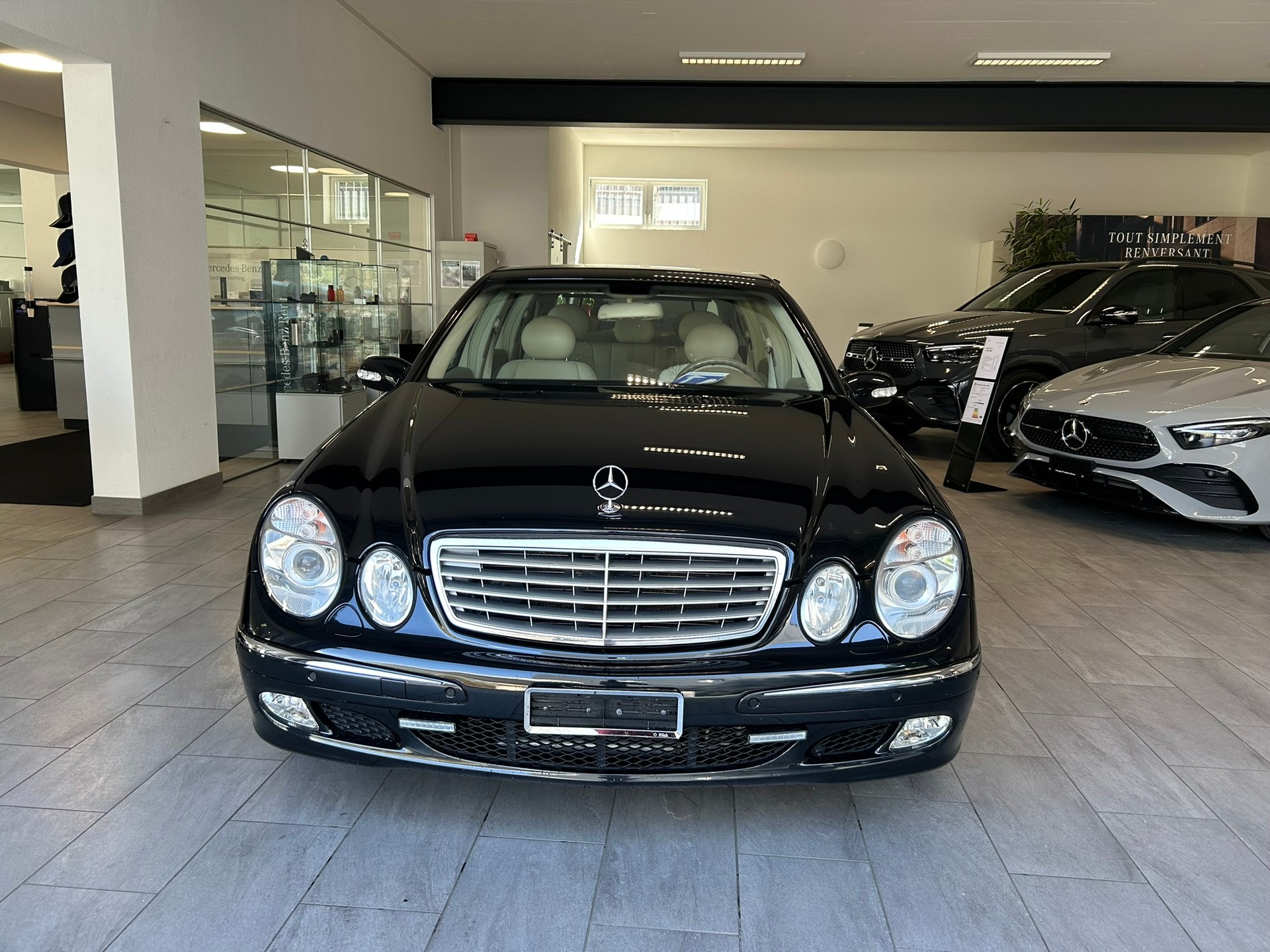MERCEDES-BENZ E 320 BINZ 6 portes-showroom-element-1