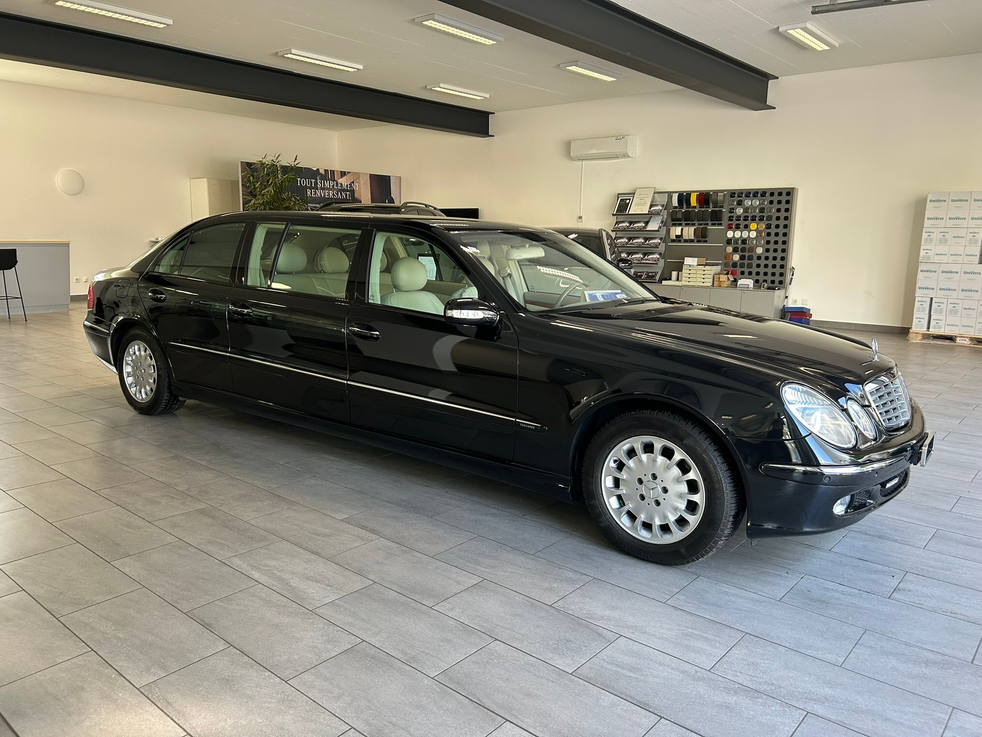 MERCEDES-BENZ E 320 BINZ 6 portes-showroom-element-3