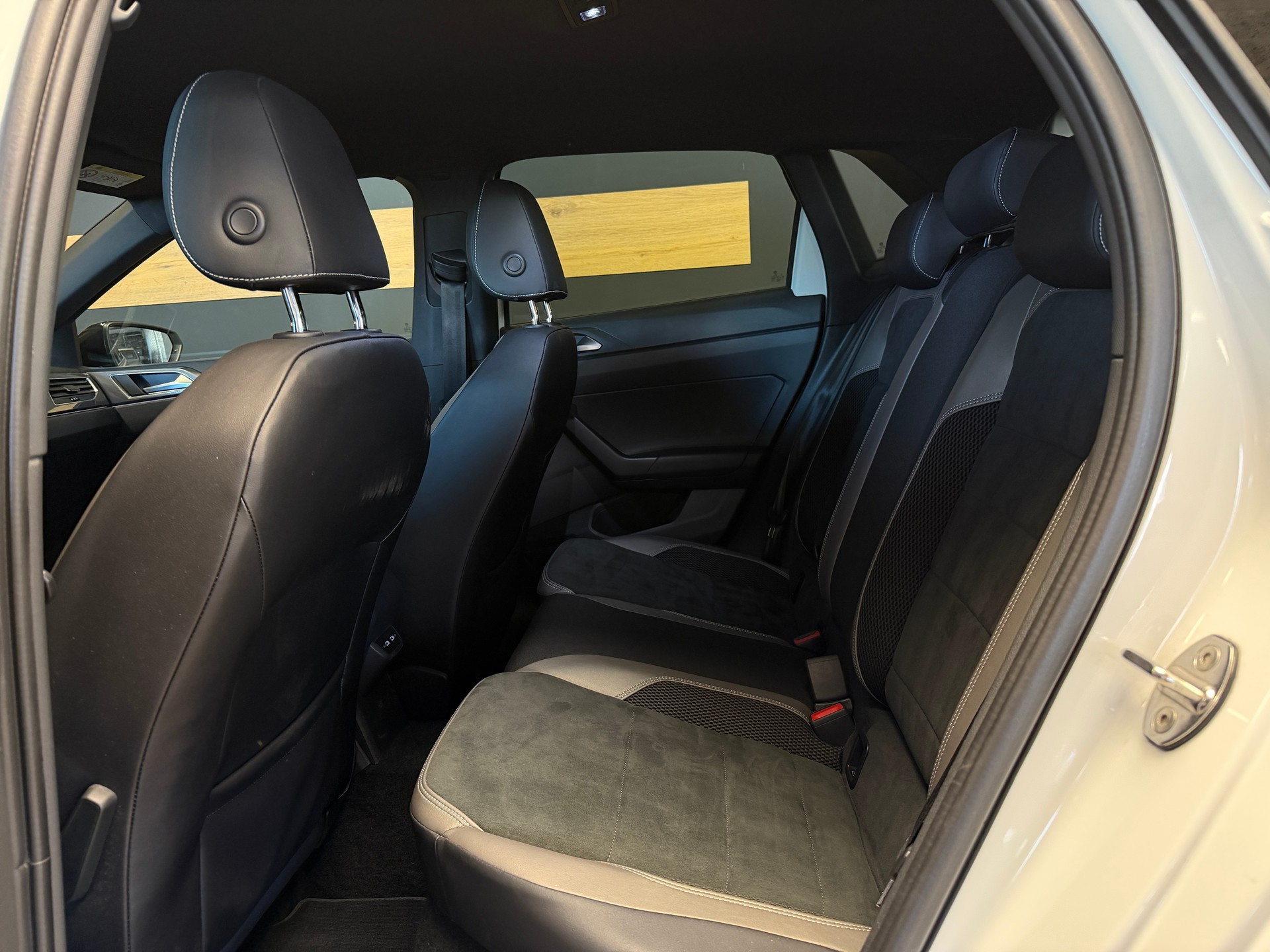 VW Polo 2.0 TSI GTI DSG-image-23