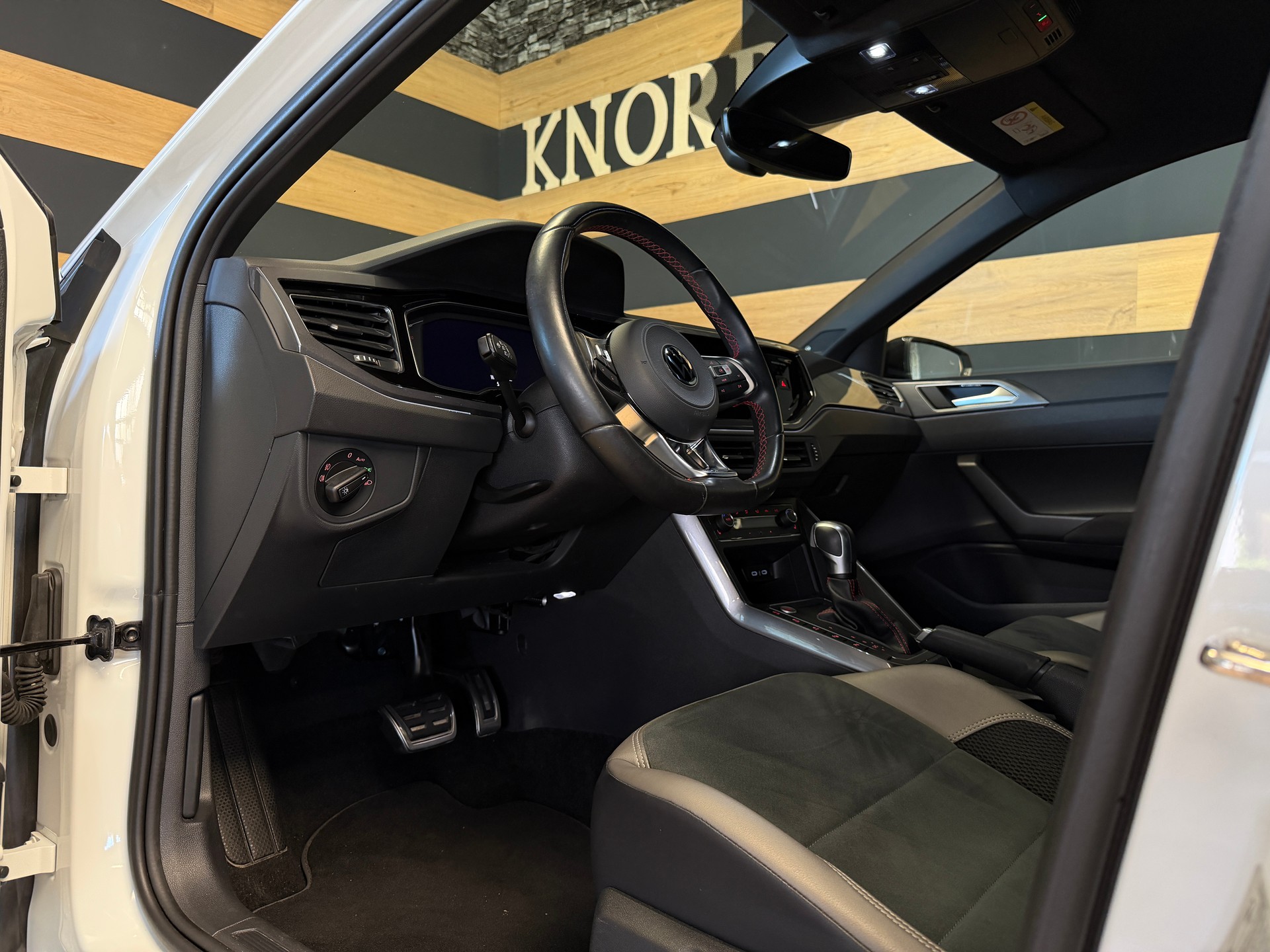 VW Polo 2.0 TSI GTI DSG-image-22