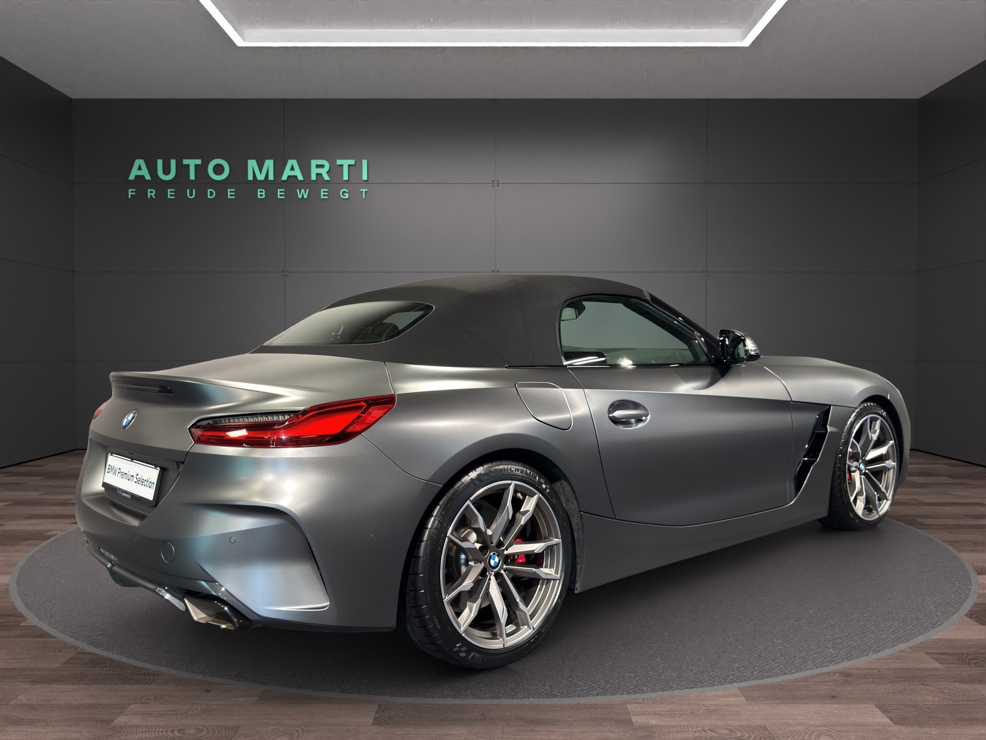 BMW Z4 M40i-showroom-element-3