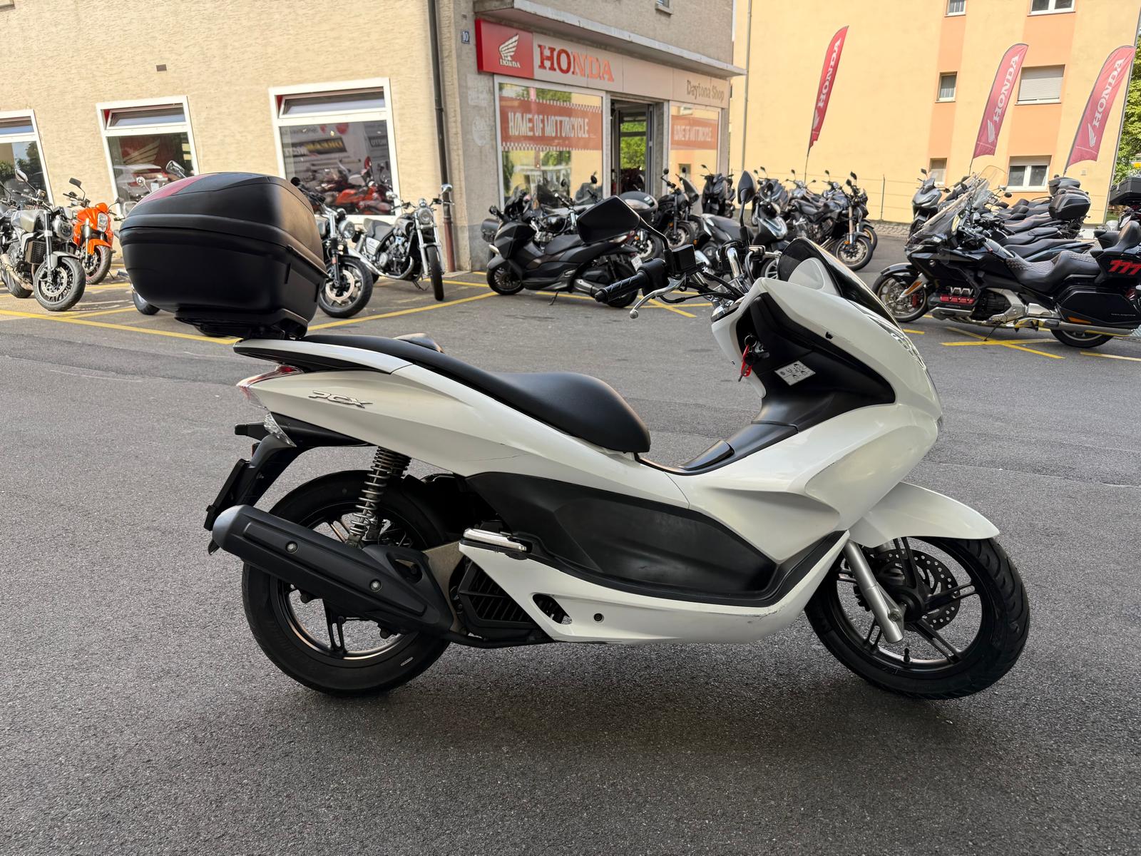 HONDA PCX 125 i-showroom-element-3