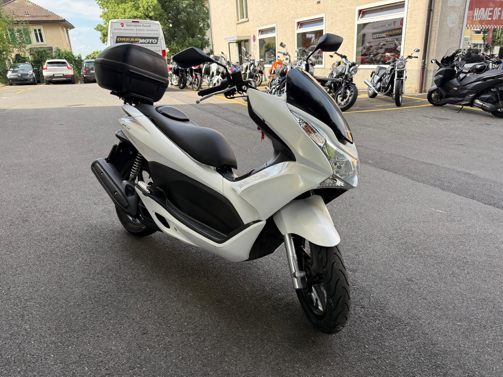 HONDA PCX 125 i-showroom-element-1