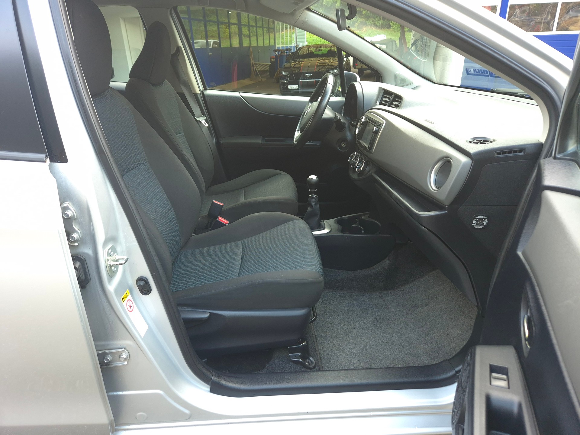 TOYOTA Yaris 1.33 Luna-image-23