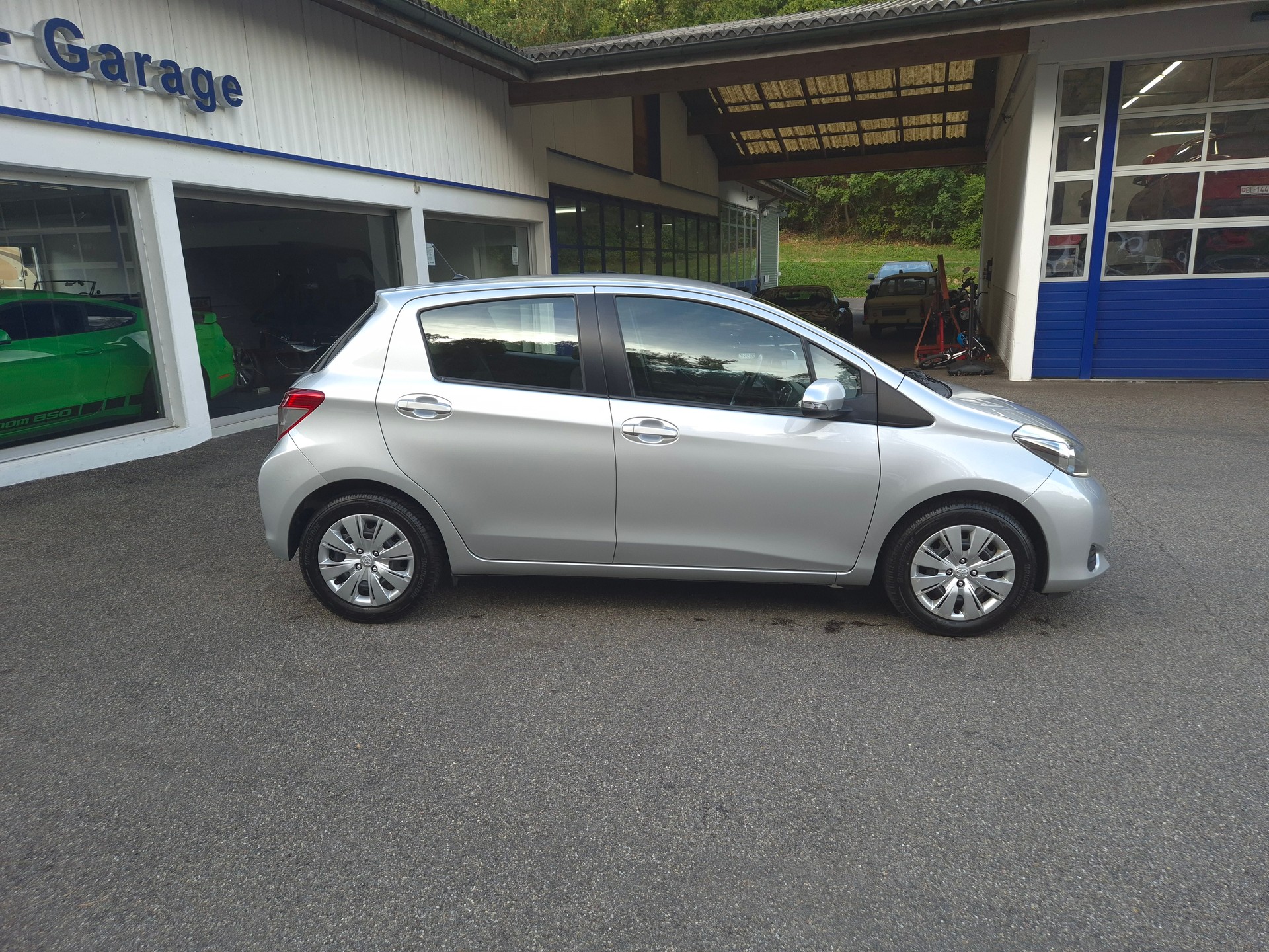 TOYOTA Yaris 1.33 Luna-image-14
