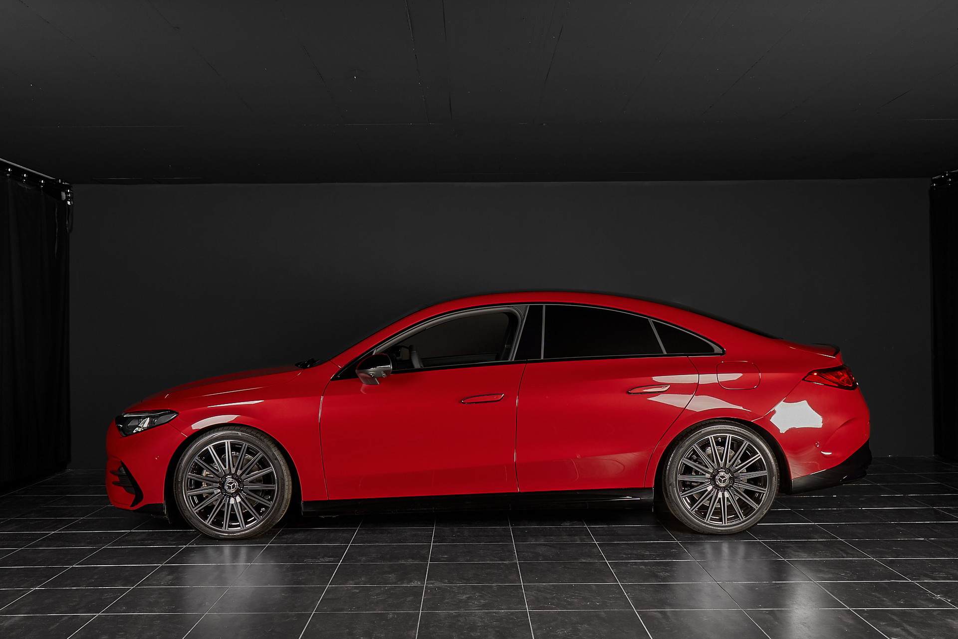 MERCEDES-BENZ CLA 220 8G-DCT 4Matic-showroom-element-1
