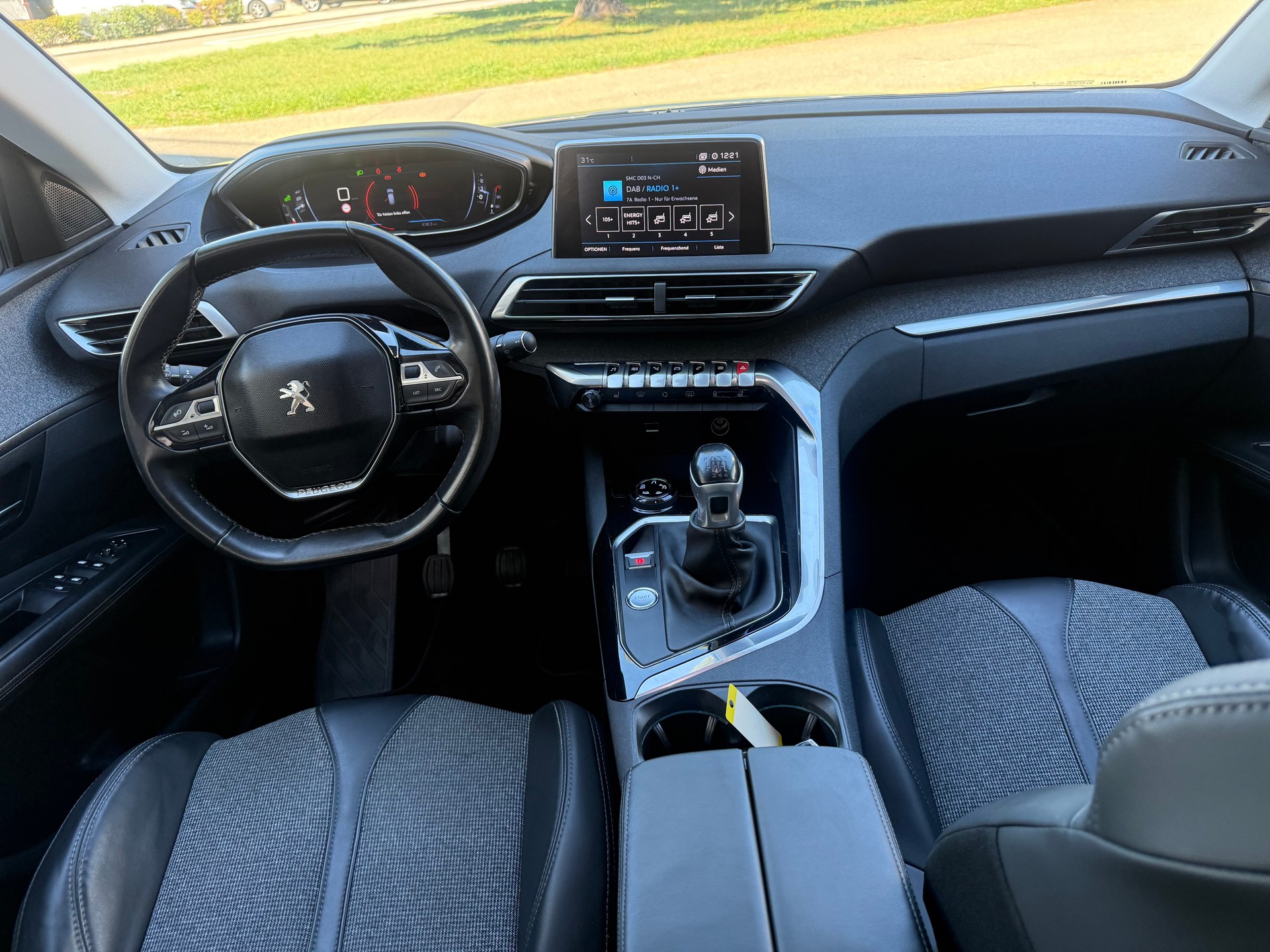 PEUGEOT 3008 1.2 PureTech Active-image-7