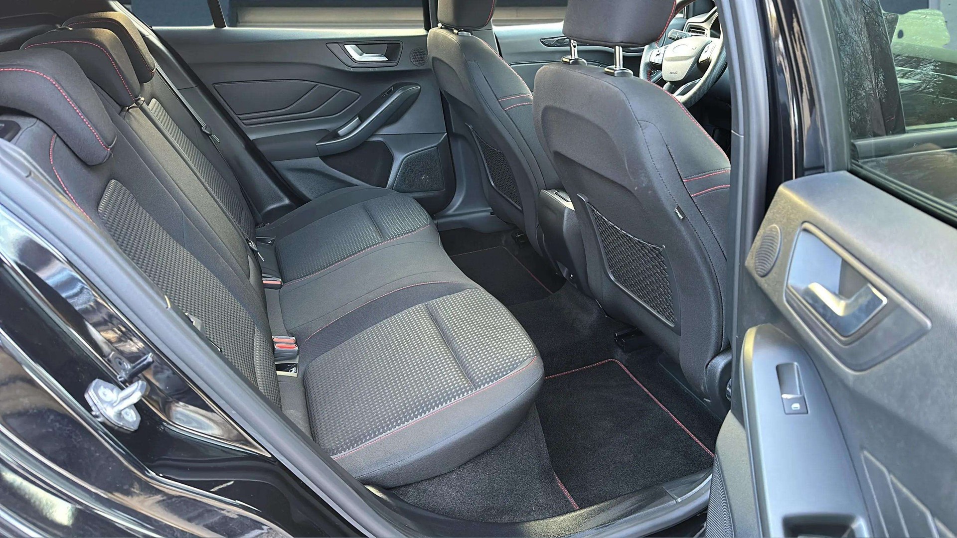 FORD Focus 1.0 MHEV ST-Line X Automat 155PS-image-12
