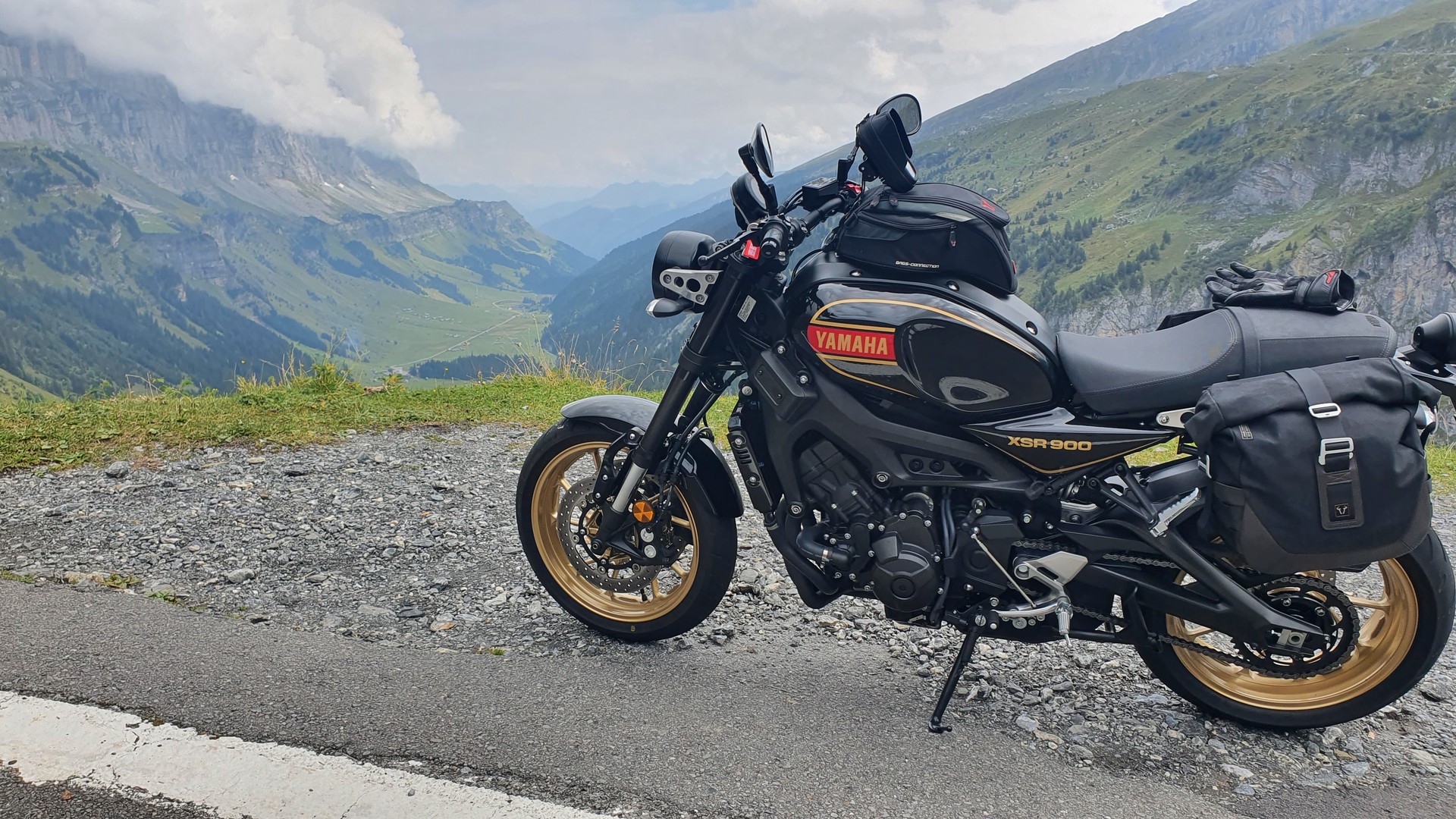 YAMAHA XSR 900 80 Black-image-2