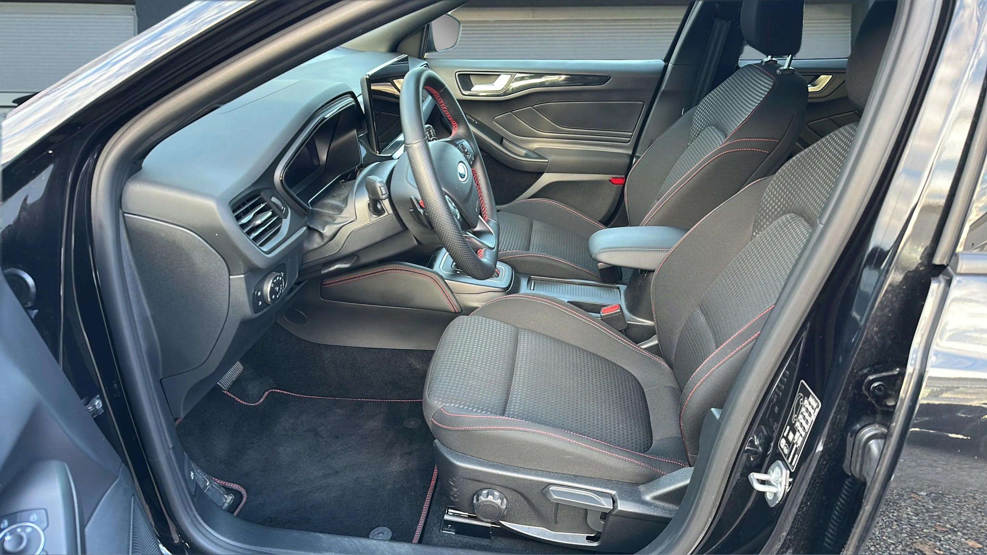 FORD Focus 1.0 MHEV ST-Line X Automat 155 PS mit AHK & 3J Werksgarantie oder 100000km-image-10