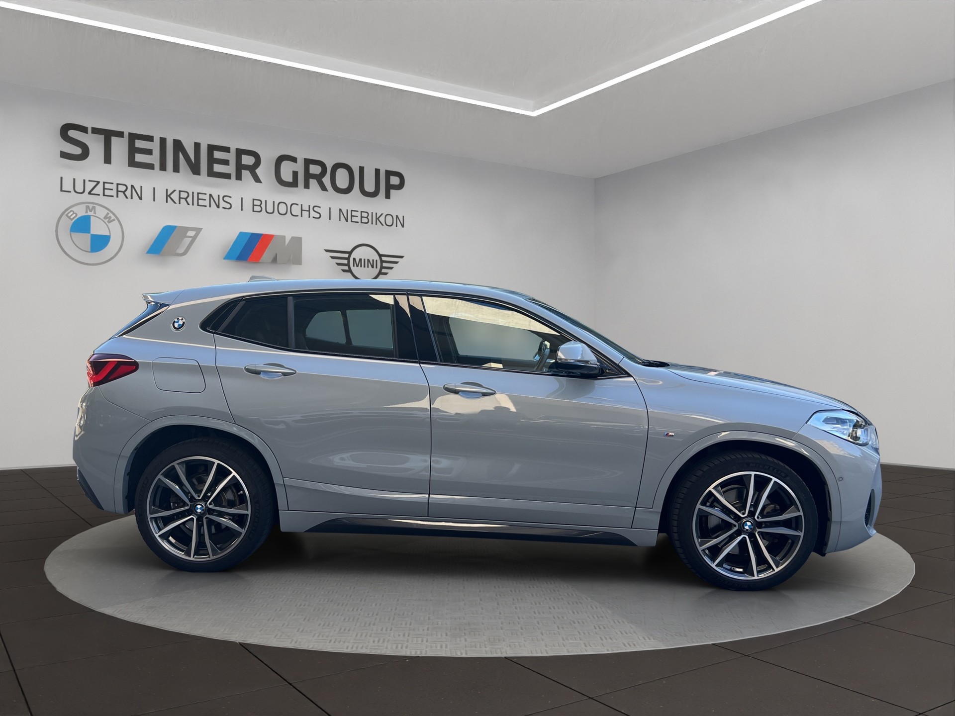 BMW X2 xDrive 20i M Sport-showroom-element-3