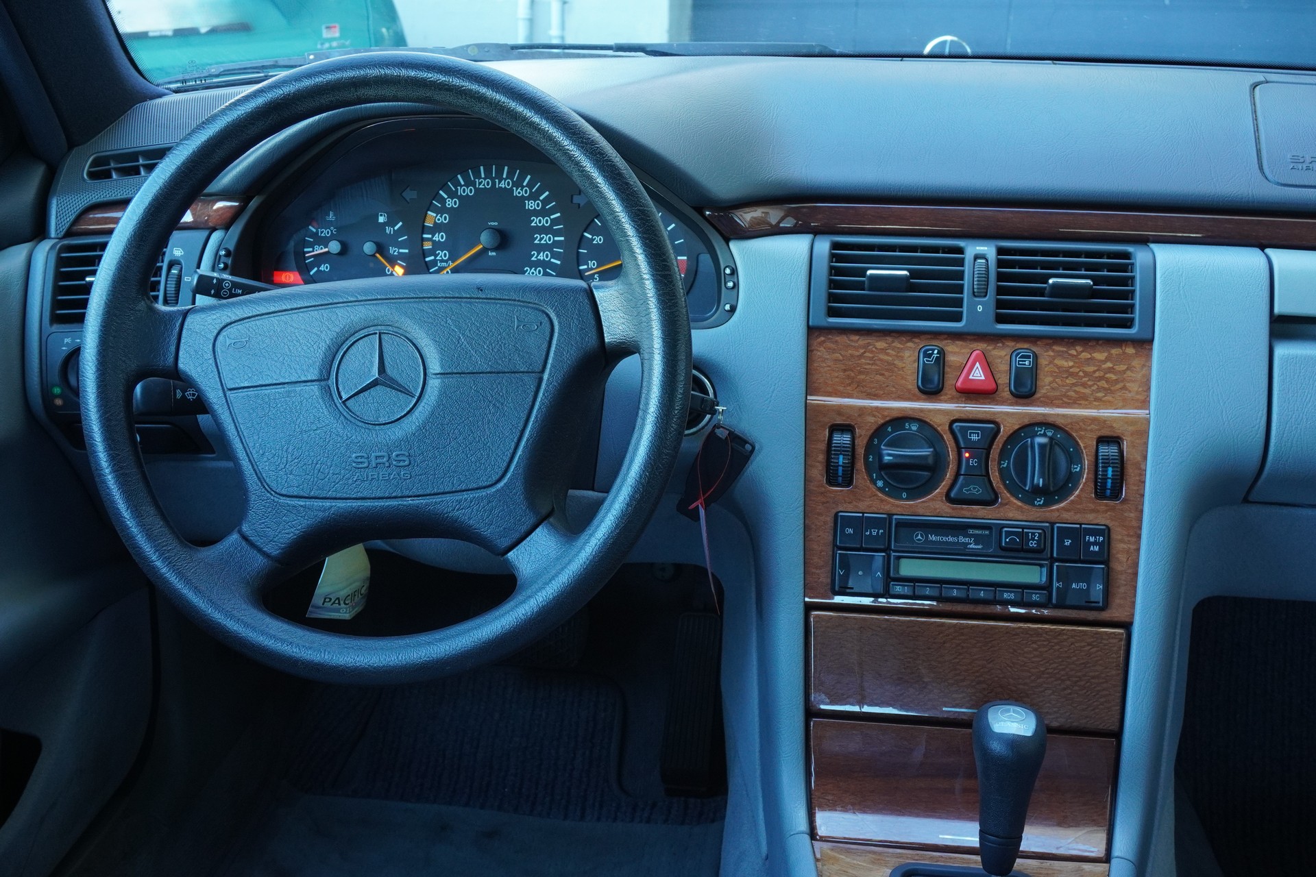 MERCEDES-BENZ E 280 Elégance 4-Matic Automatic-image-10