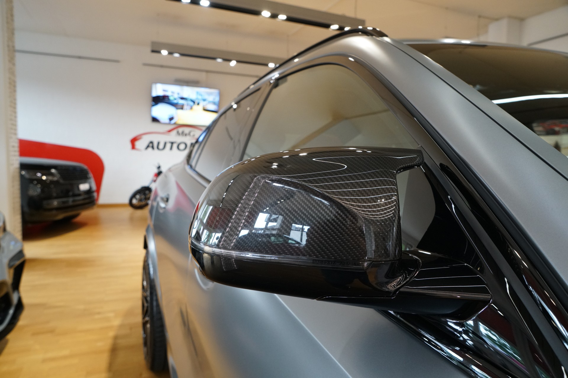 BMW X6M Steptronic M Competition Frozen Pure Grey-showroom-element-3
