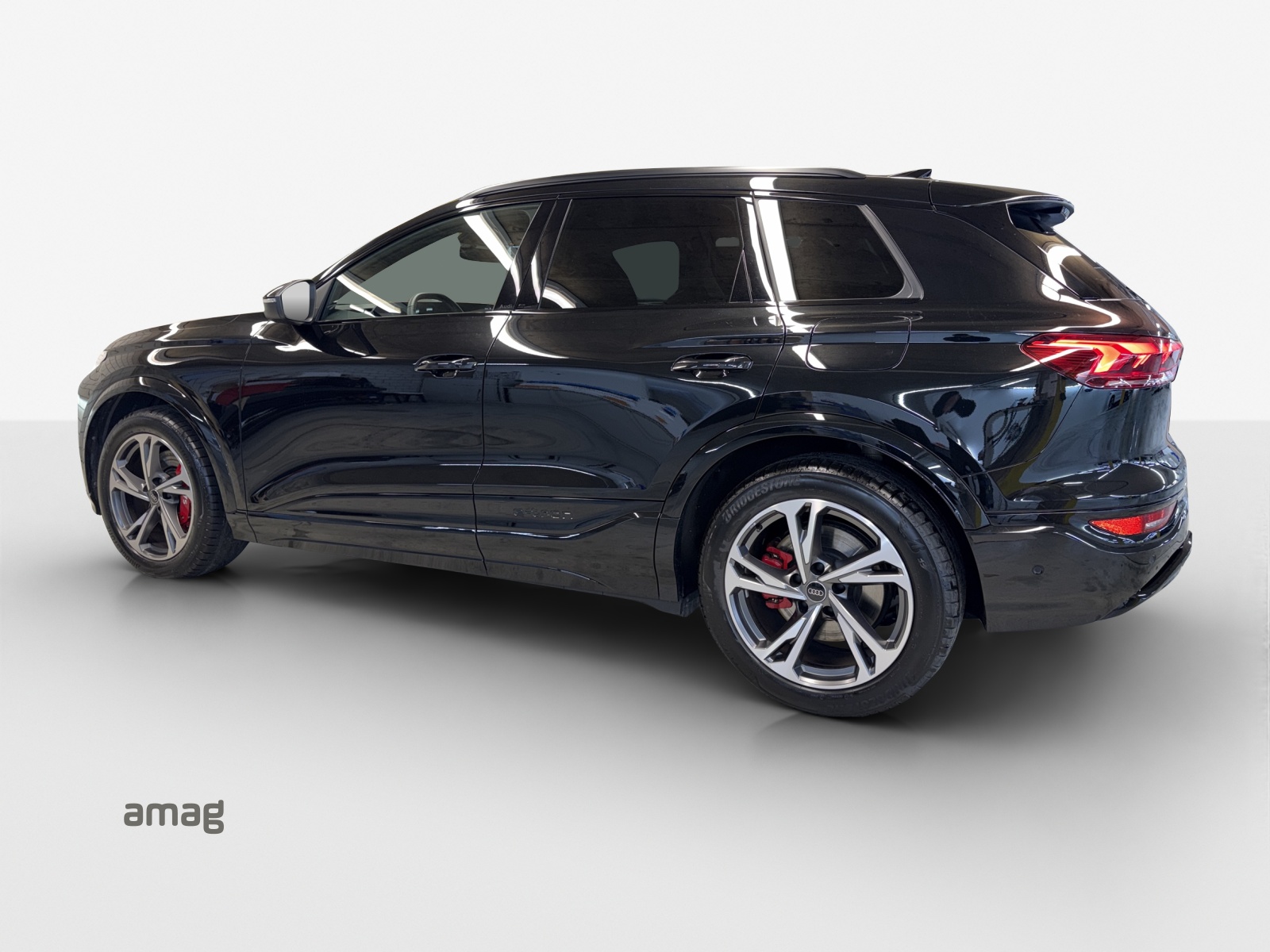 AUDI SQ6 e-tron quattro-showroom-element-2