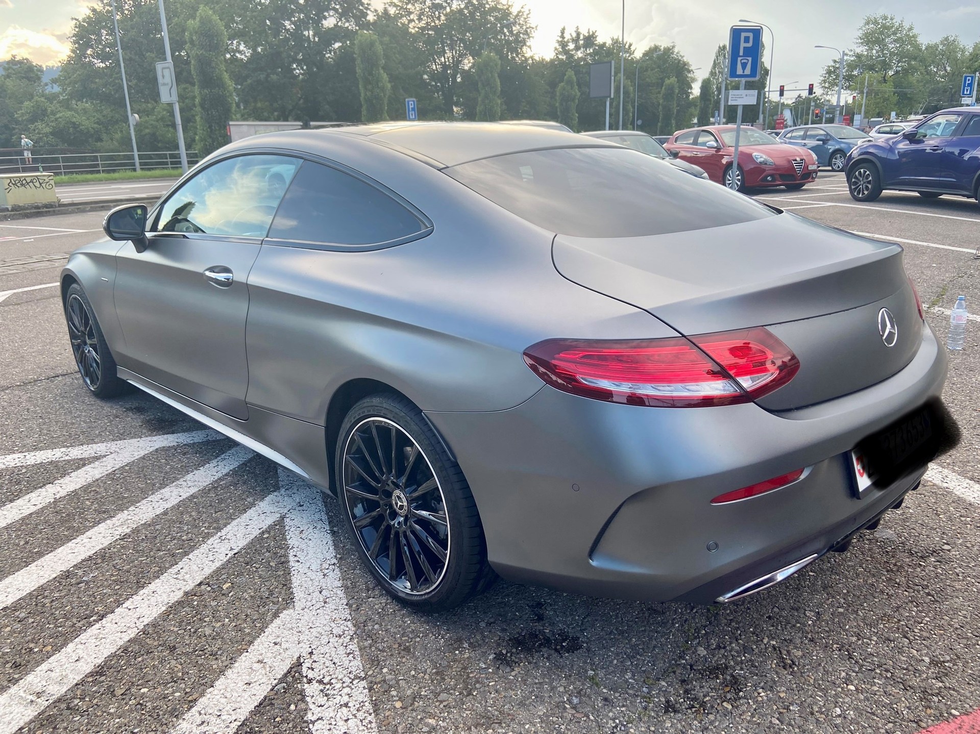 MERCEDES-BENZ 250 d 4MATIC / Night Edition / AMG Line